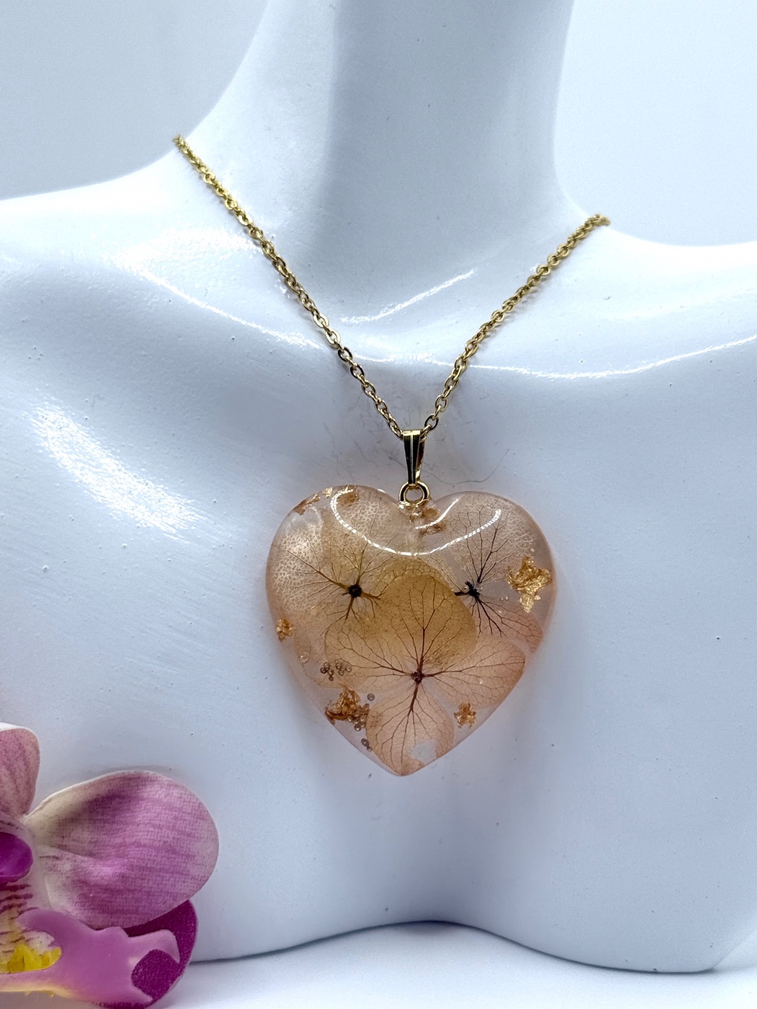 Pandantiv inima Floral din Rășină � Bijuterie Inspirate din Natură - bijuterii - coliere - pandative - Artynos.ro