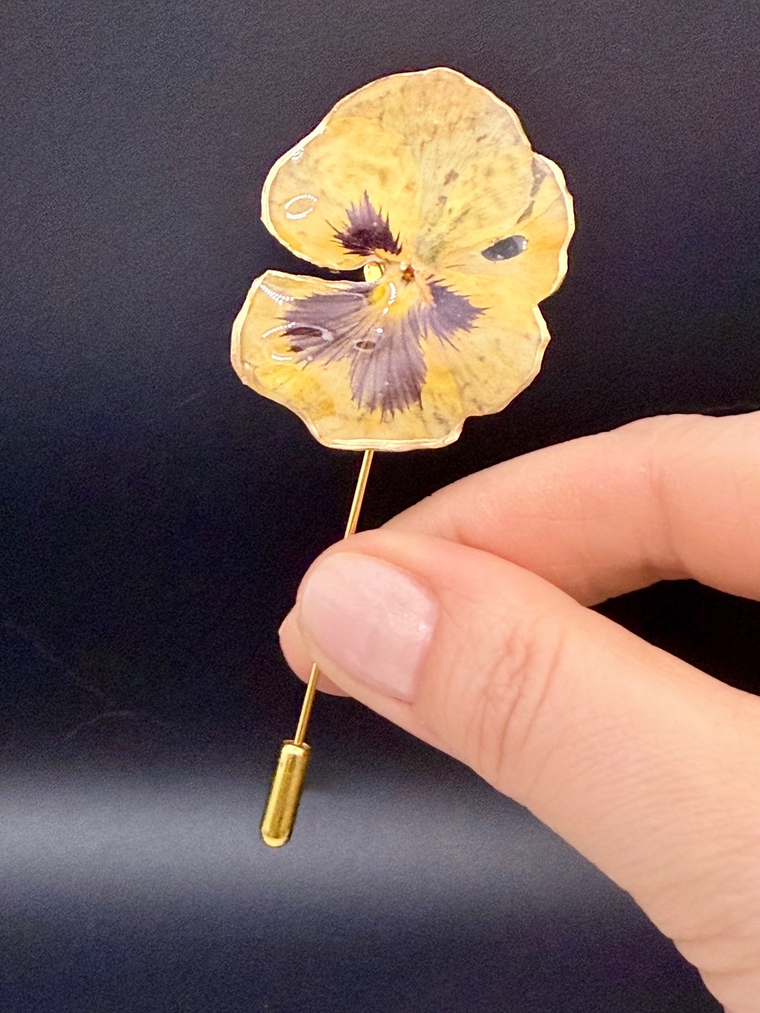  Broșă Panseluță Naturală � Accesoriu Floral de primavara  - bijuterii - broșe - Artynos.ro