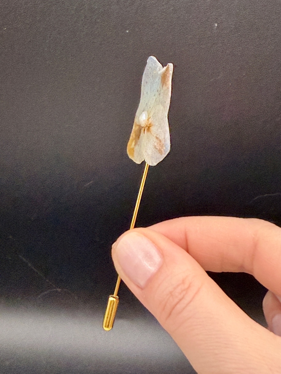 Broșă Hortensie Naturală � Accesoriu Floral Elegant - bijuterii - broșe - Artynos.ro