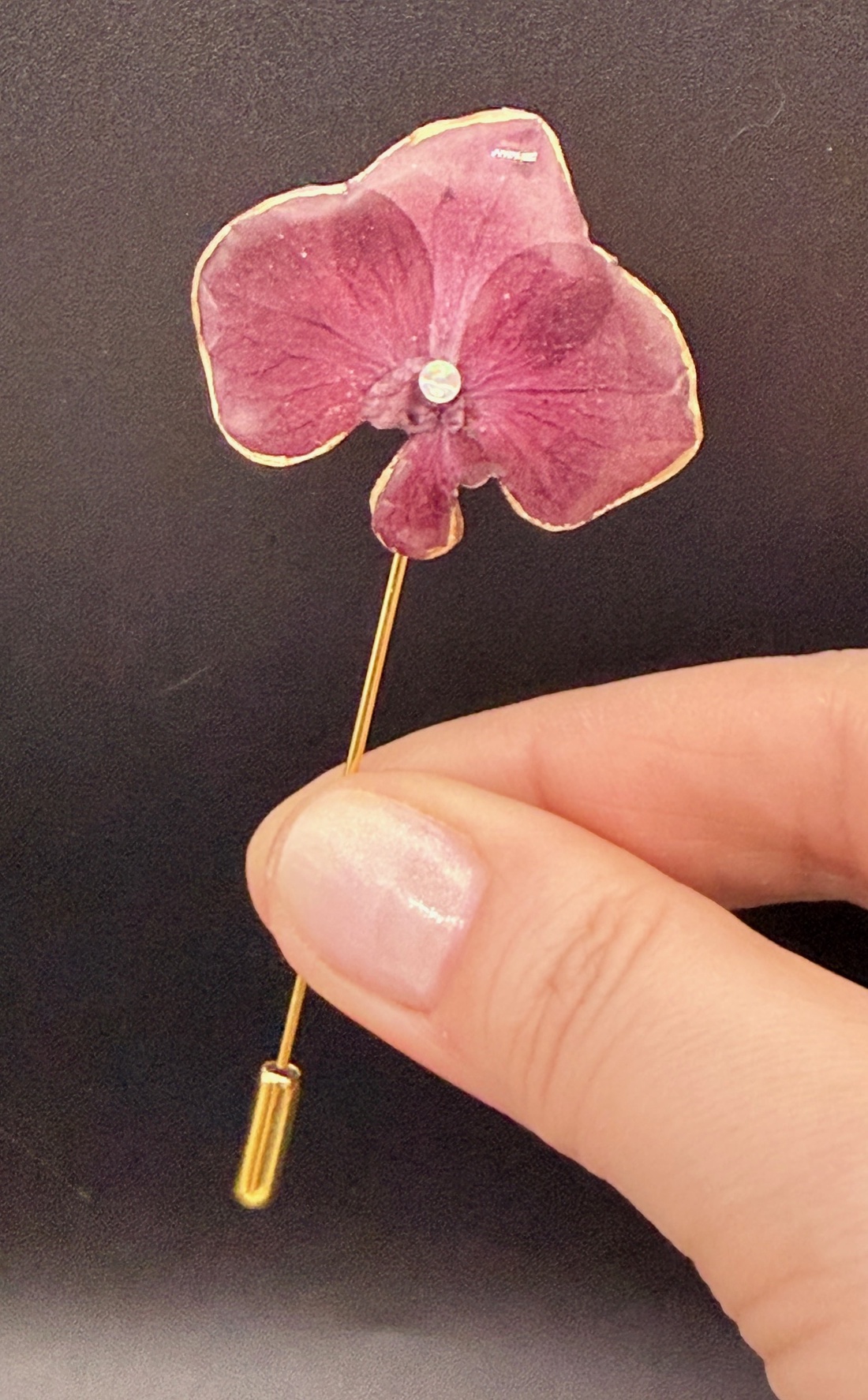 Broșă Hortensie Naturală � Accesoriu Unic și Feminin - bijuterii - broșe - Artynos.ro