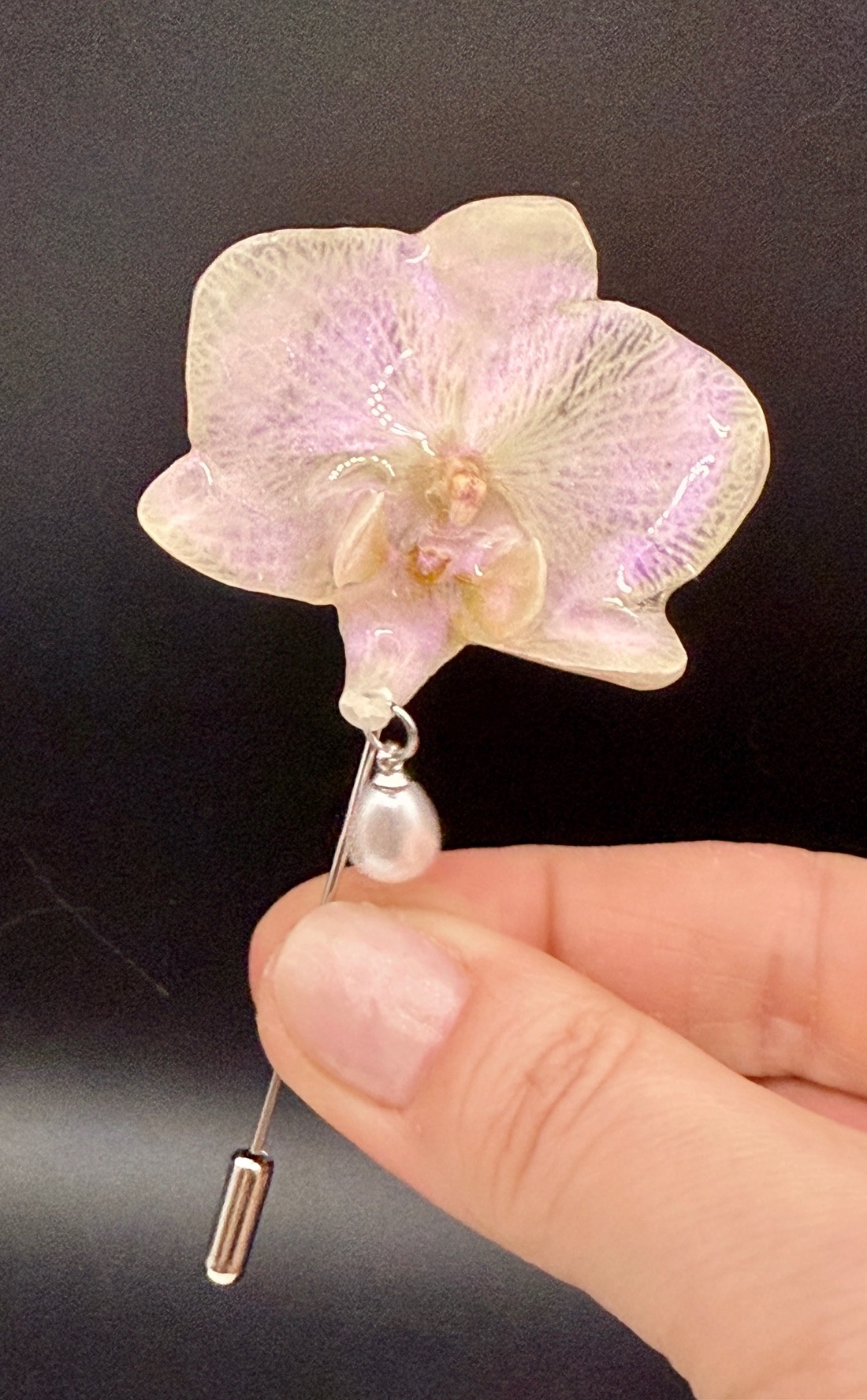 Broșă Orhidee Naturală � Bijuterie Florală Unică - bijuterii - broșe - Artynos.ro