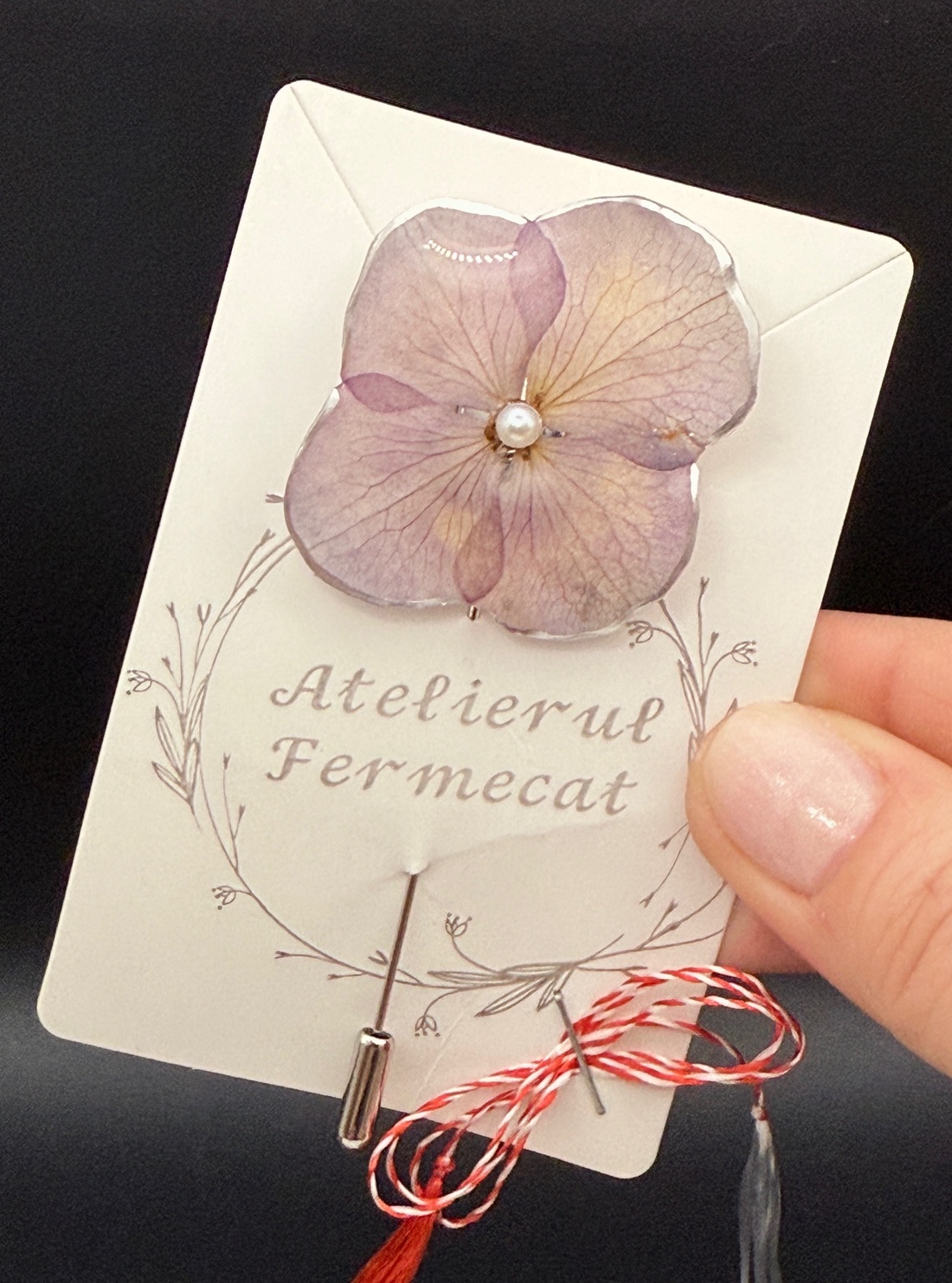 Broșă Hortensie Naturală � Bijuterie Florală cu Prindere Sigură - bijuterii - broșe - Artynos.ro