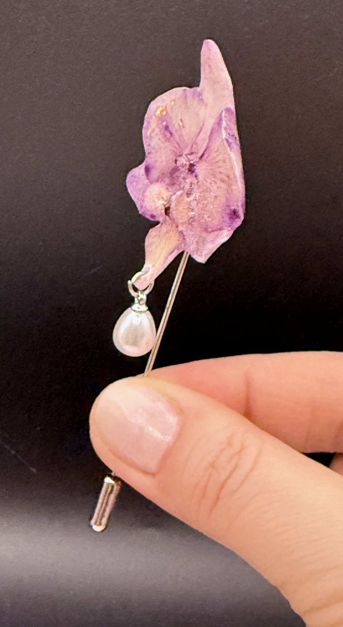  Brosă Florală din Orhidee Naturală � Accesoriu Handmade Elegant - bijuterii - broșe - Artynos.ro