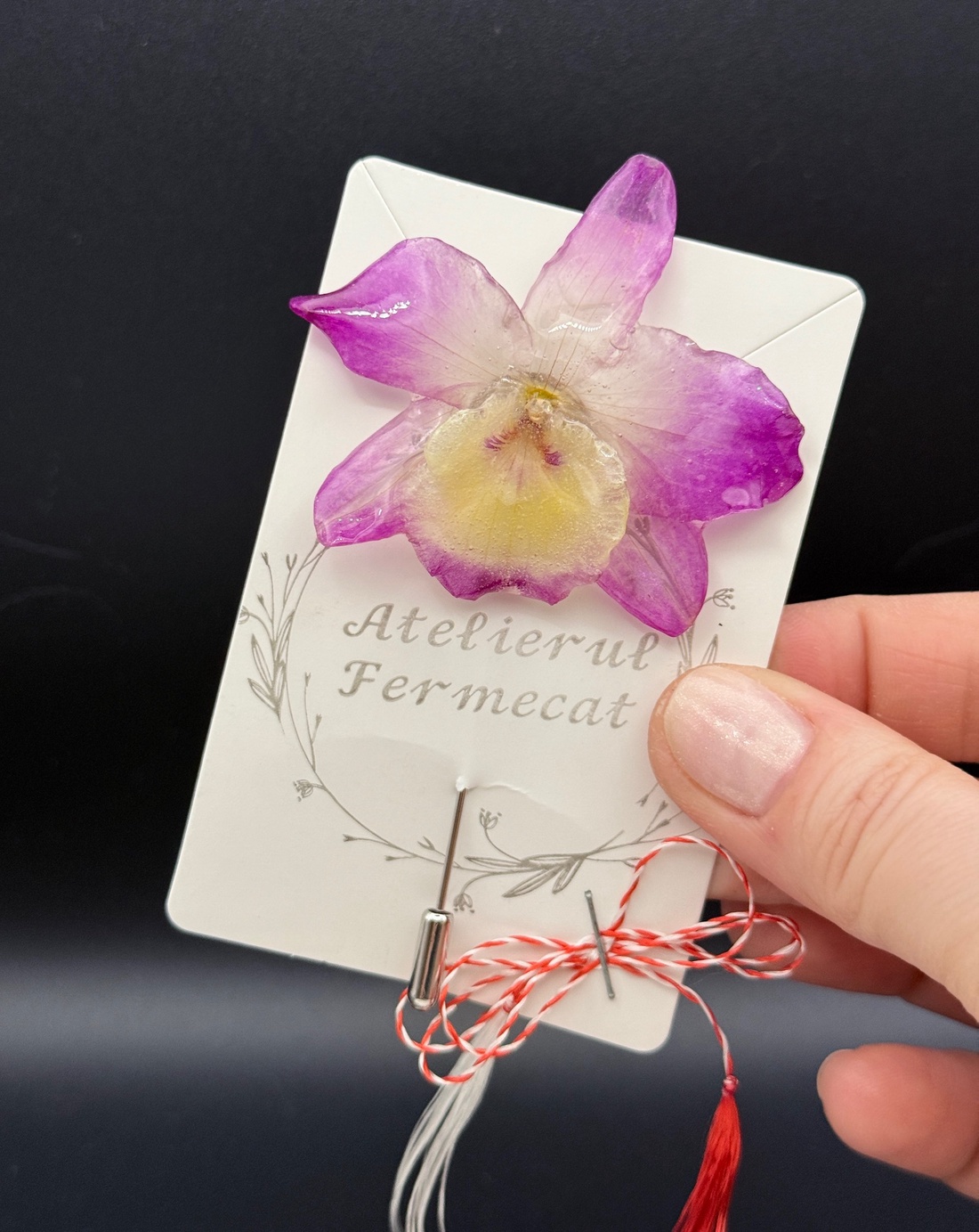 Broșă Orhidee Naturală  � Accesoriu Delicat pentru Ținute Rafinate - bijuterii - broșe - Artynos.ro