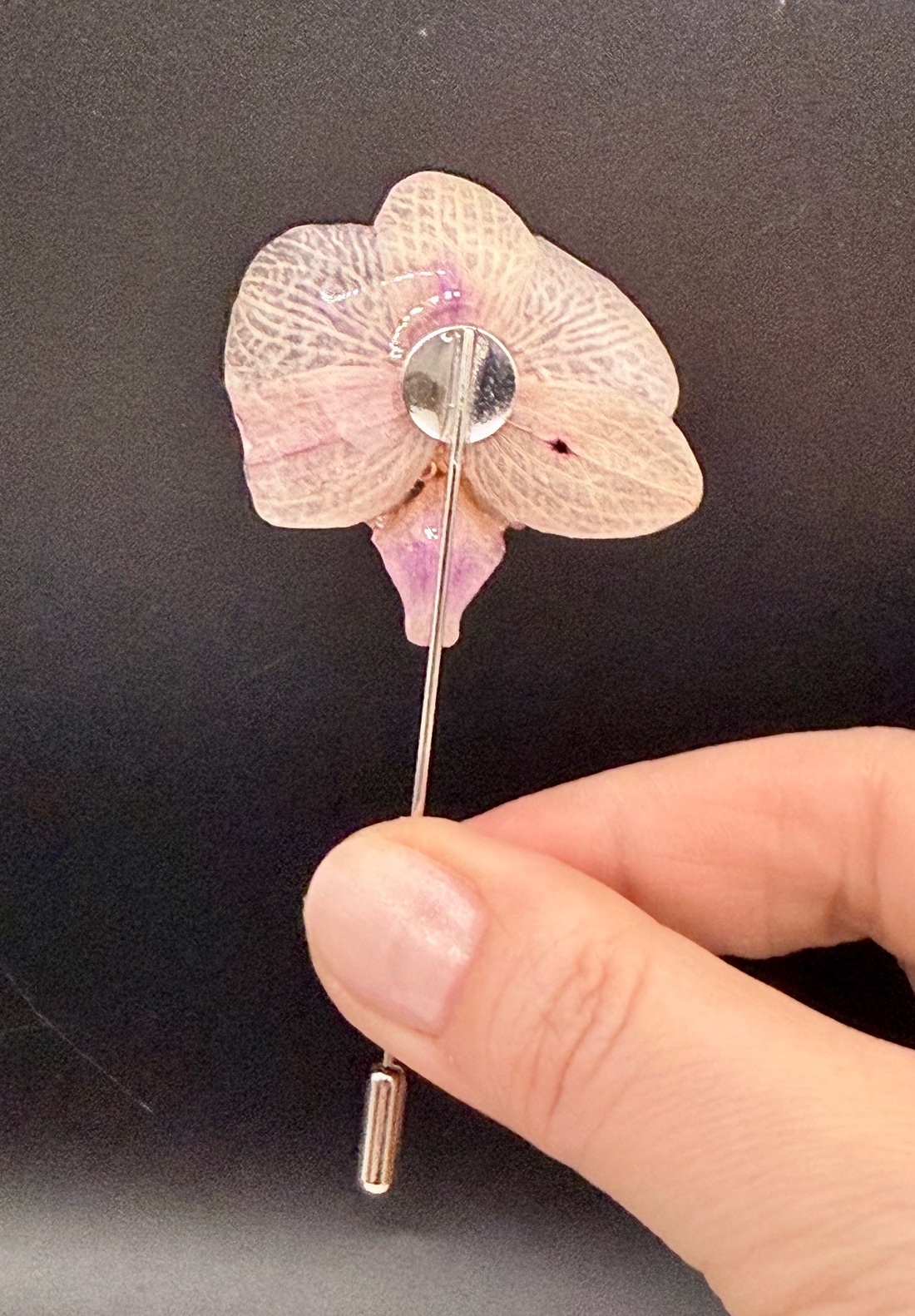 Broșă Orhidee Naturală � Accesoriu Premium cu Prindere din Oțel - bijuterii - broșe - Artynos.ro