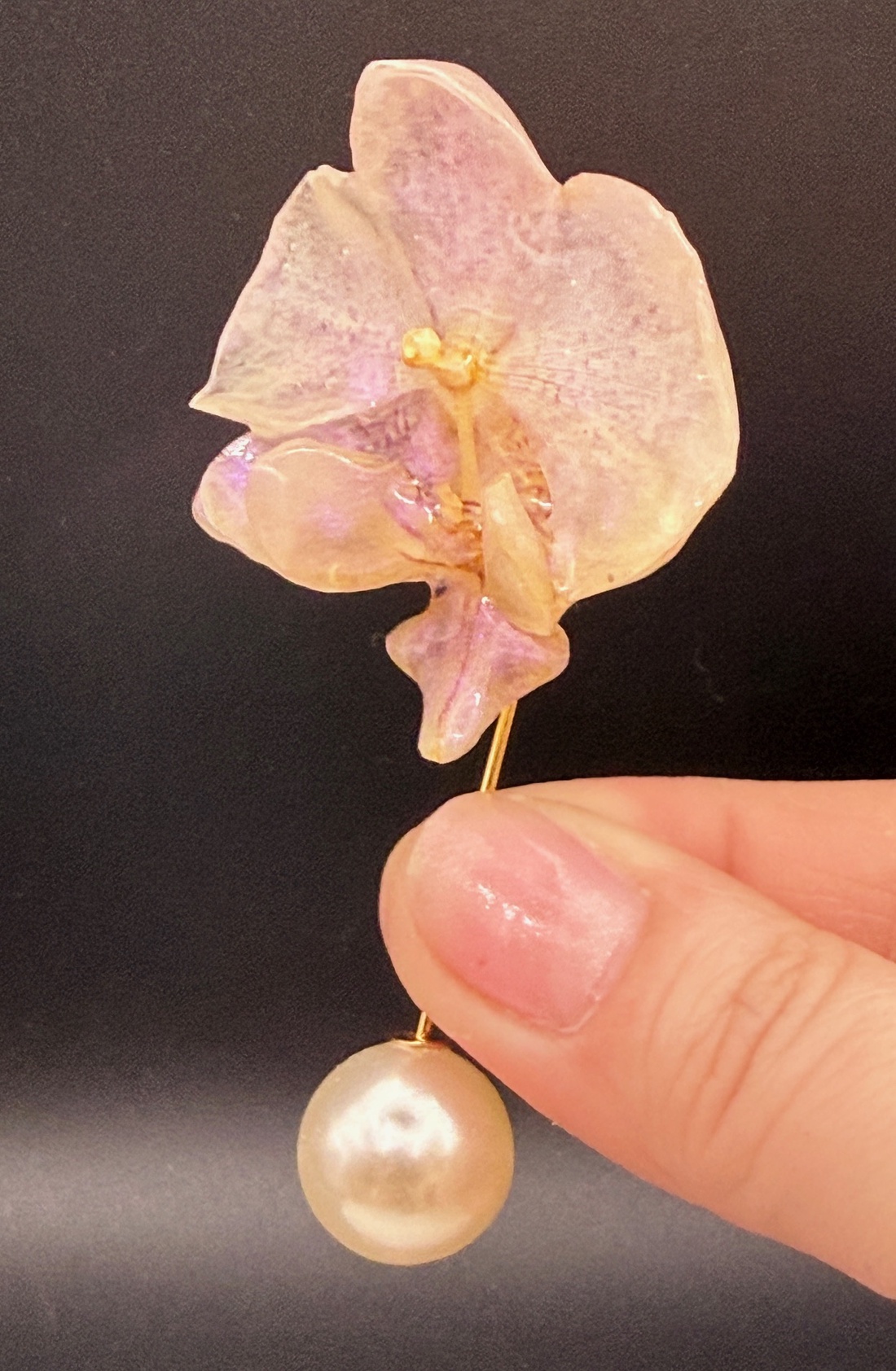 Broșă cu Floare Naturală de orhidee în Rășină � Accesoriu Floral Handmade - bijuterii - broșe - Artynos.ro