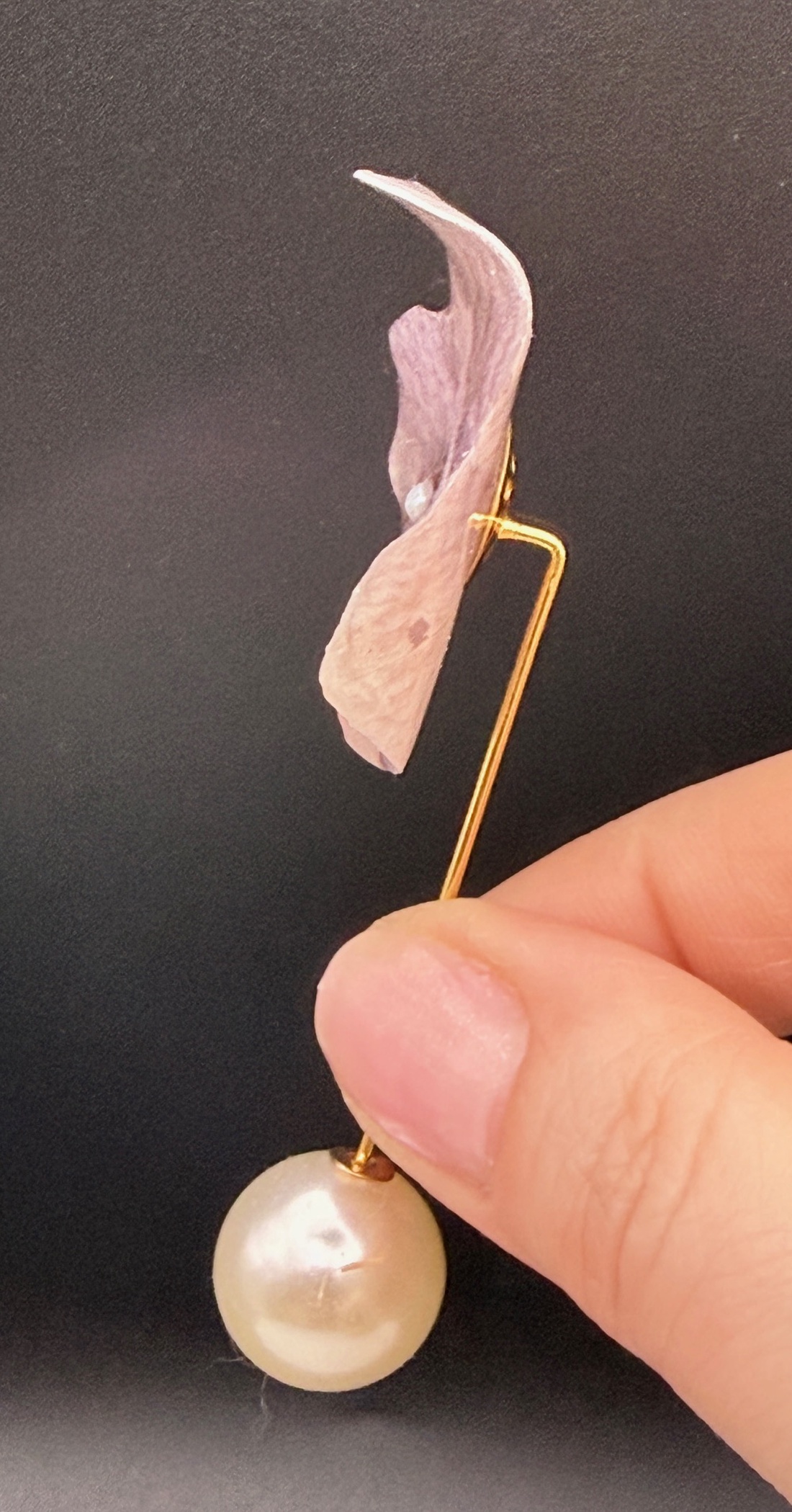 Broșă Elegantă cu Hortensie Naturală mov deschis � Bijuterie din Flori Presate în Rășină - bijuterii - broșe - Artynos.ro