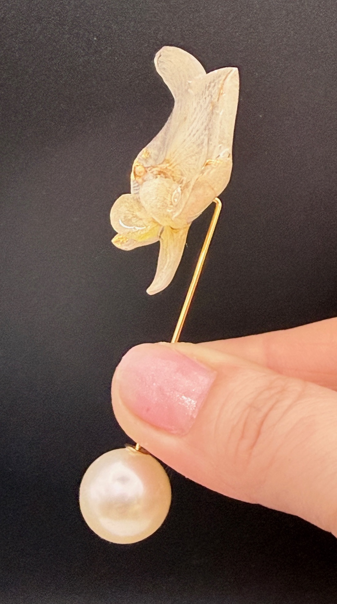 Broșă Elegantă cu Floare Naturală de orhidee � Bijuterie Artizanală din Rășină - bijuterii - broșe - Artynos.ro