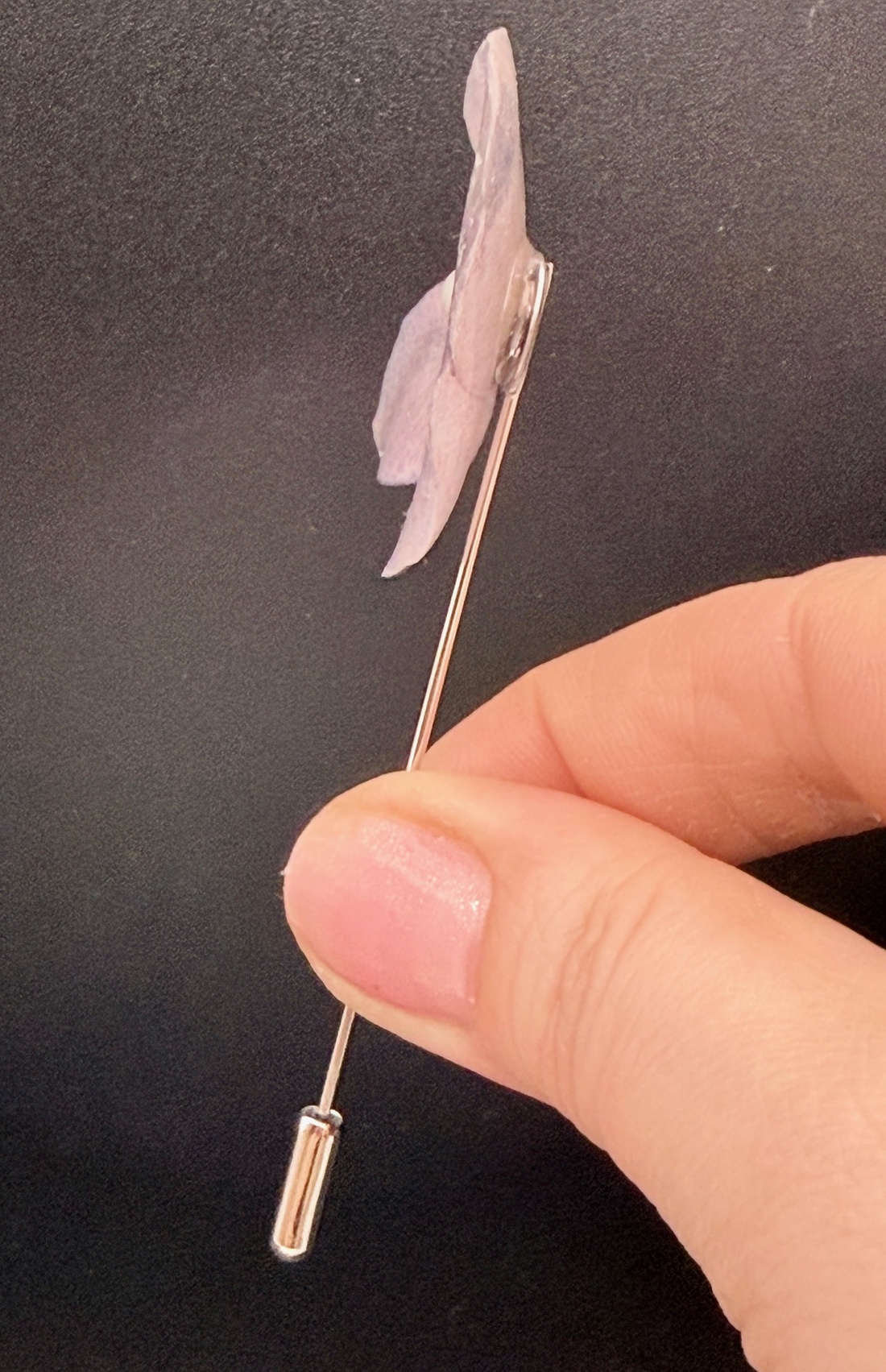 Broșă Unică cu Hortensie Naturală mov în Rășină � Bijuterie Florală Artizanală - bijuterii - broșe - Artynos.ro