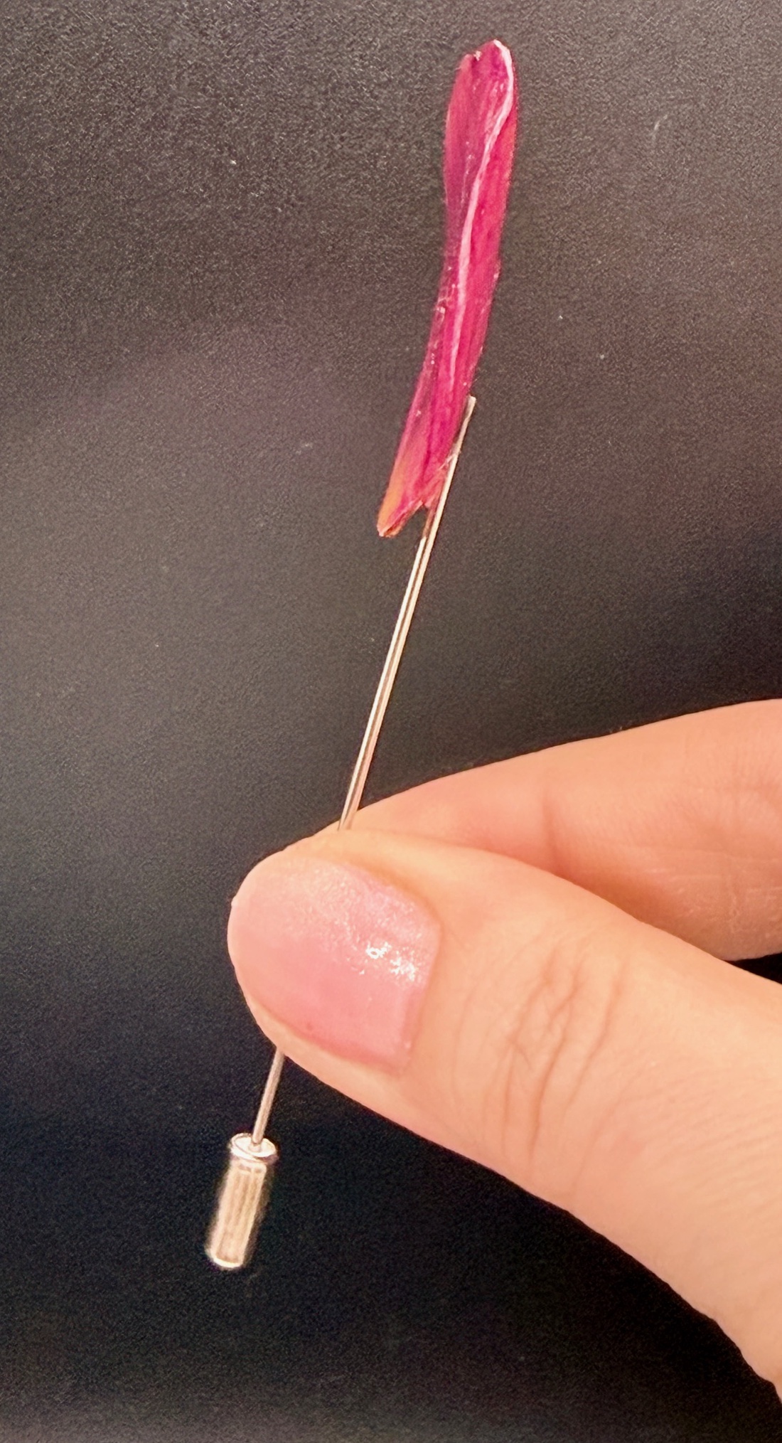 Broșă Elegantă cu Petală de Trandafir Naturală Roz - bijuterii - broșe - Artynos.ro