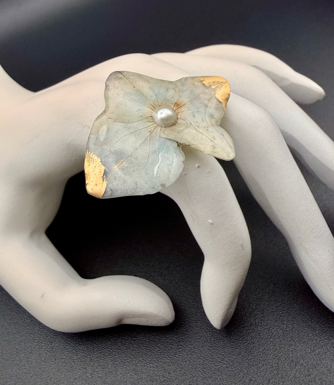  Inel handmade cu hortensie albastra naturală � bijuterie florală unică - bijuterii - inele - inele statement - Artynos.ro