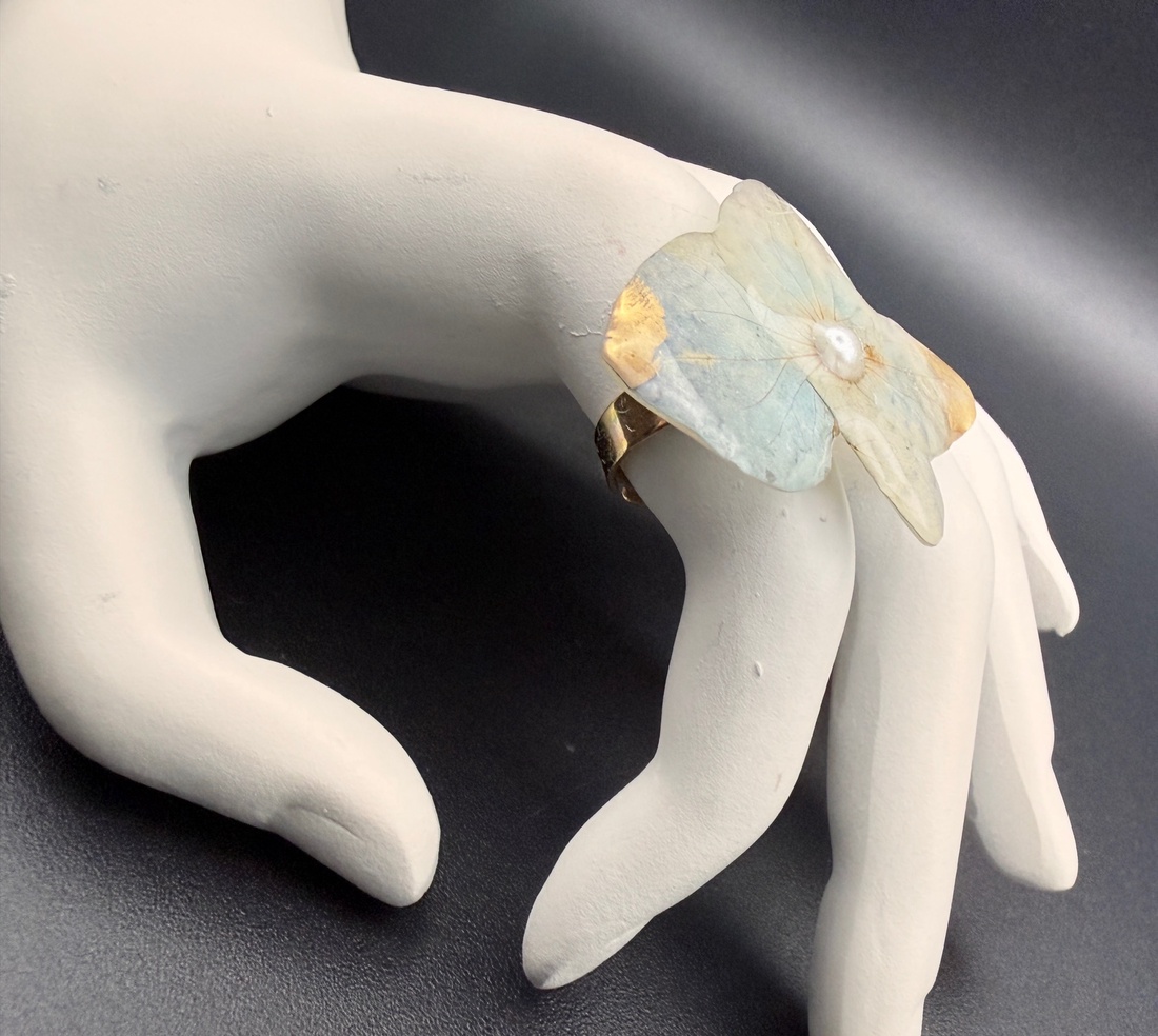  Inel handmade cu hortensie albastra naturală � bijuterie florală unică - bijuterii - inele - inele statement - Artynos.ro