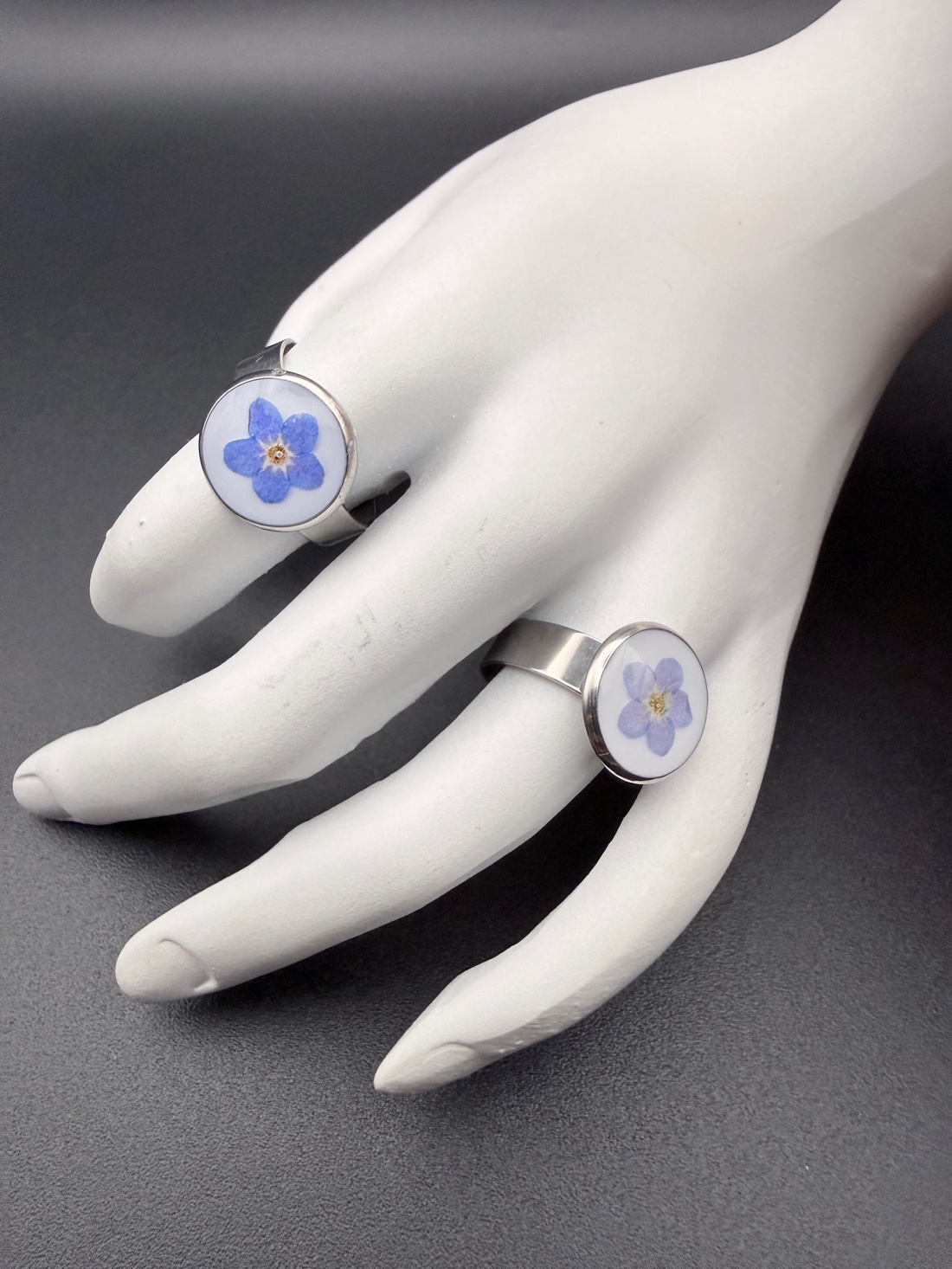 Inel cu floare de nu-mă-uita naturală � bijuterie delicată în rășină - bijuterii - inele - inele statement - Artynos.ro