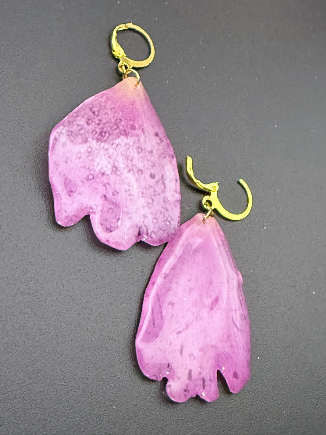 Cercei cu petale naturale de bujor roz � bijuterii din flori presate - bijuterii - cercei - cercei hoops - Artynos.ro