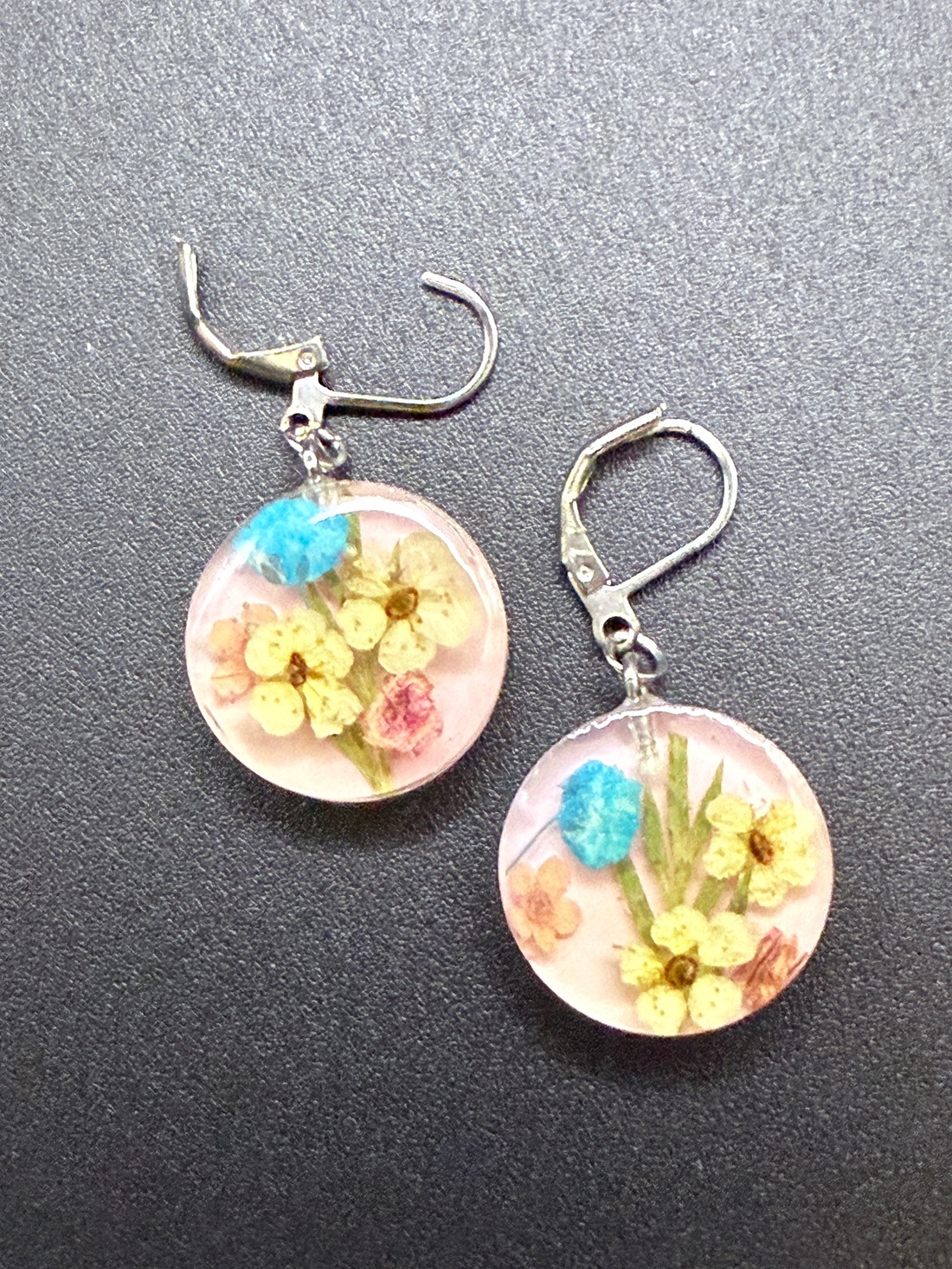 Cercei tip terariu cu flori naturale � bijuterii handmade - bijuterii - cercei - cercei hoops - Artynos.ro