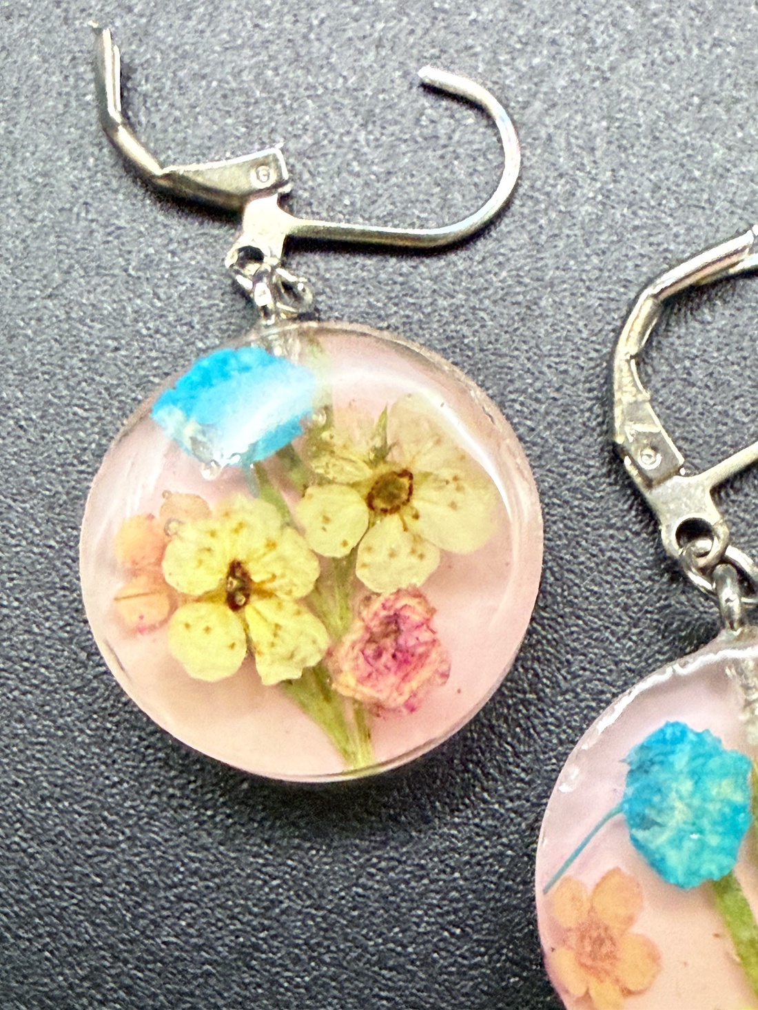 Cercei tip terariu cu flori naturale � bijuterii handmade - bijuterii - cercei - cercei hoops - Artynos.ro