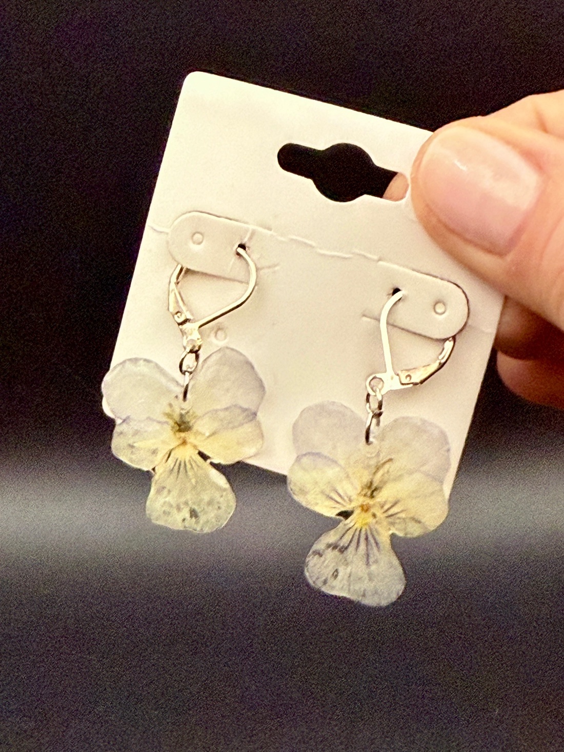 Cercei cu panseluțe naturale în rășină � bijuterii handmade florale - bijuterii - cercei - cercei hoops - Artynos.ro