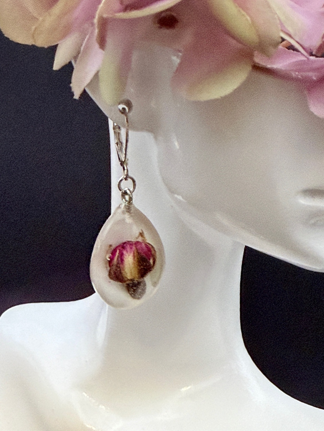  Cercei cu boboc de trandafir natural � bijuterii romantice handmade - bijuterii - cercei - cercei hoops - Artynos.ro