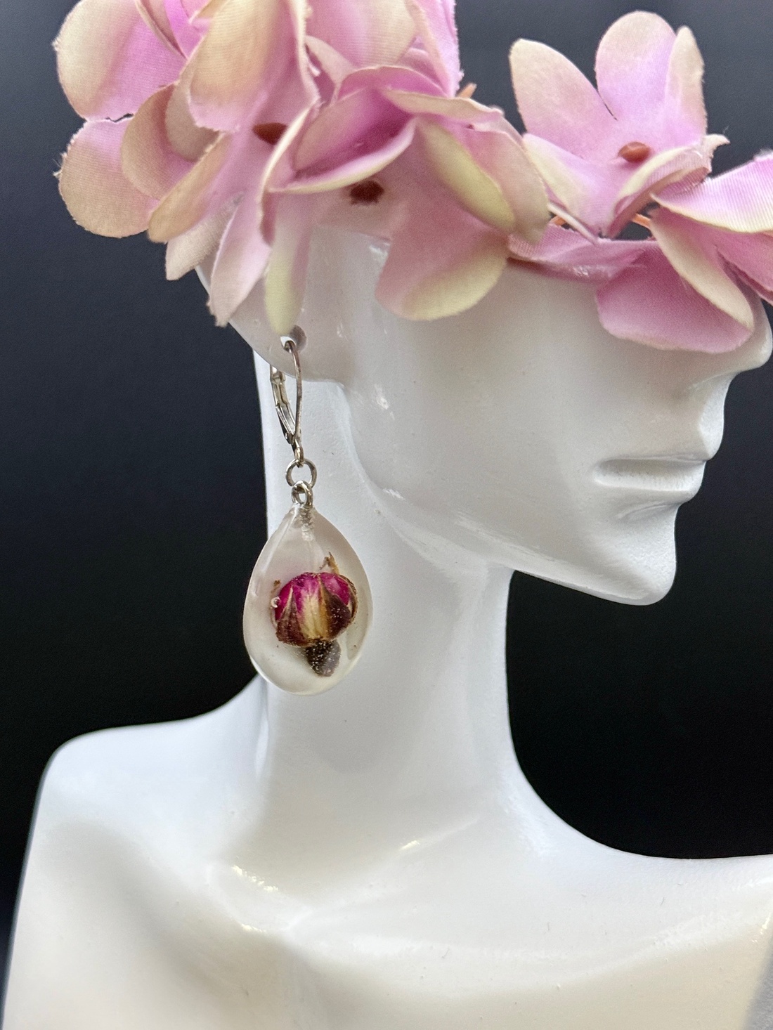  Cercei cu boboc de trandafir natural � bijuterii romantice handmade - bijuterii - cercei - cercei hoops - Artynos.ro