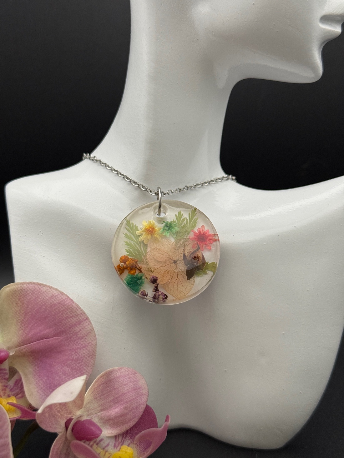 Pandantiv tip terariu cu flori naturale � bijuterie handmade în rășină - bijuterii - coliere - coliere cu pandative - Artynos.ro