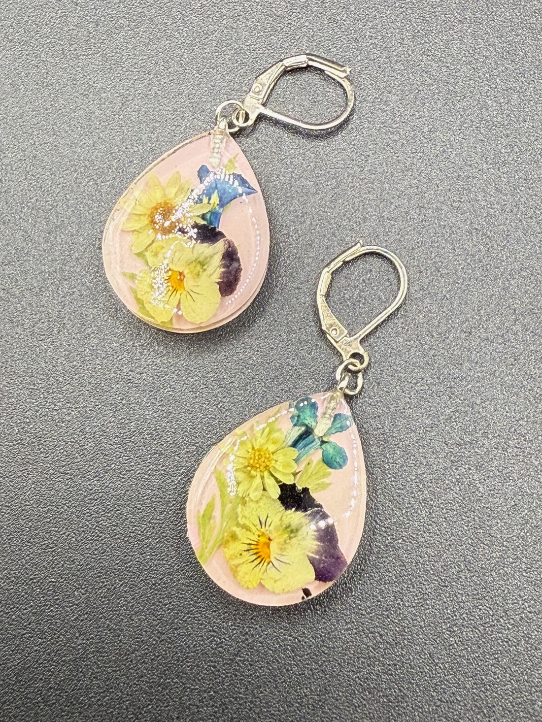 Cercei tip terariu cu flori naturale � bijuterii handmade unice - bijuterii - cercei - cercei hoops - Artynos.ro