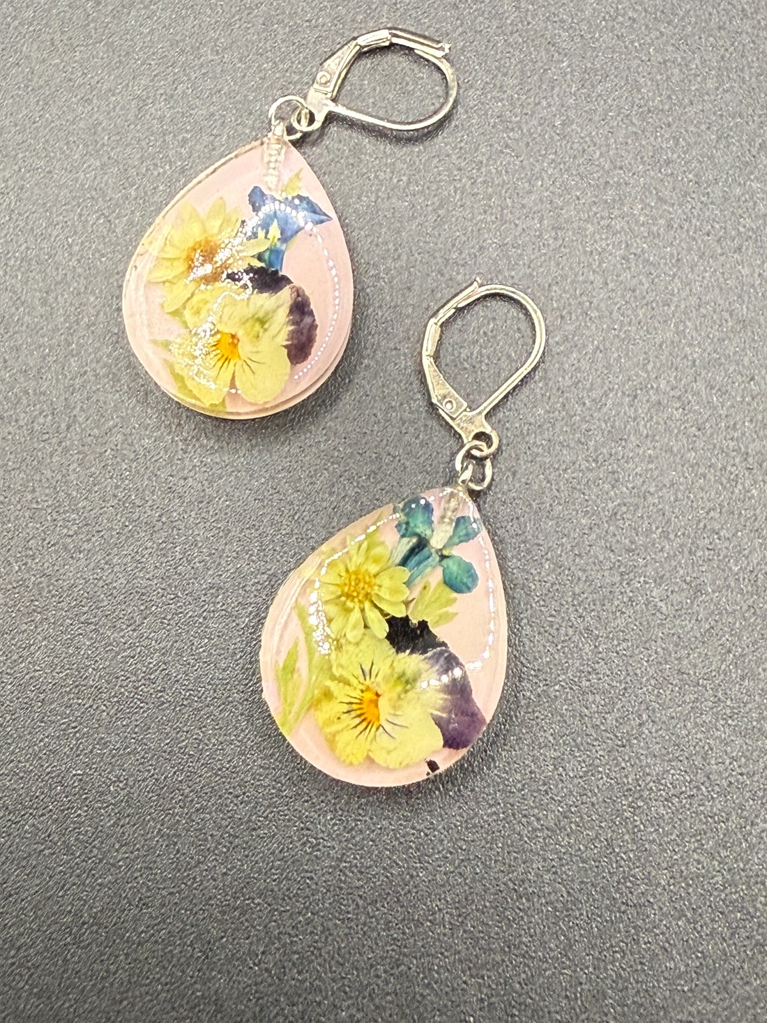 Cercei tip terariu cu flori naturale � bijuterii handmade unice - bijuterii - cercei - cercei hoops - Artynos.ro