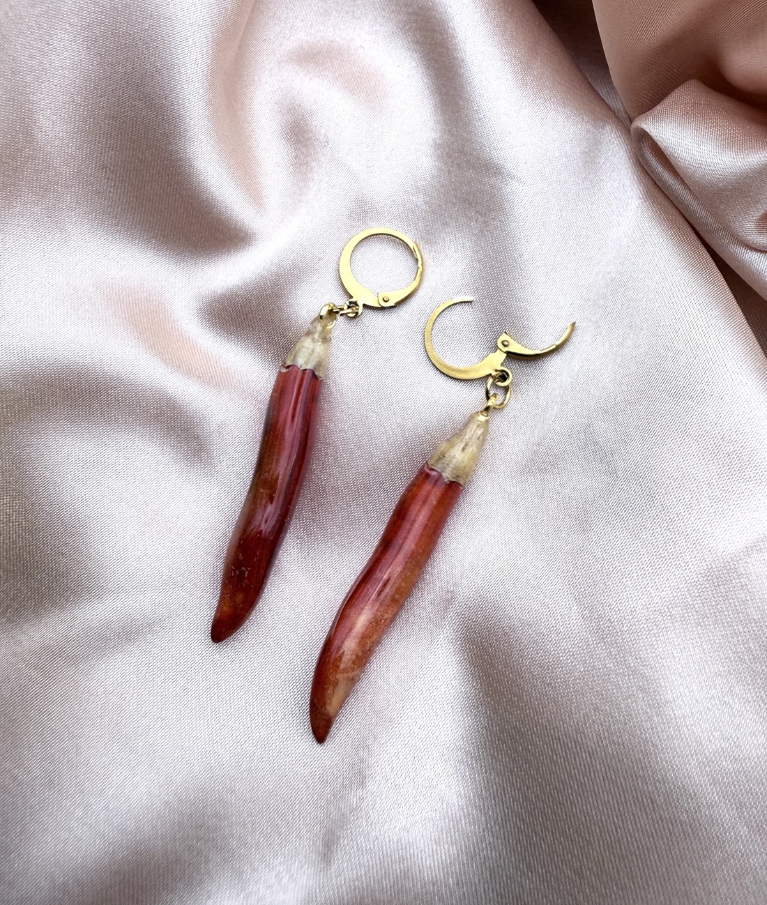 Cercei cu Ardei Roșii Mini Naturali � Bijuterii Handmade Creative - bijuterii - cercei - cercei din rășină - Artynos.ro