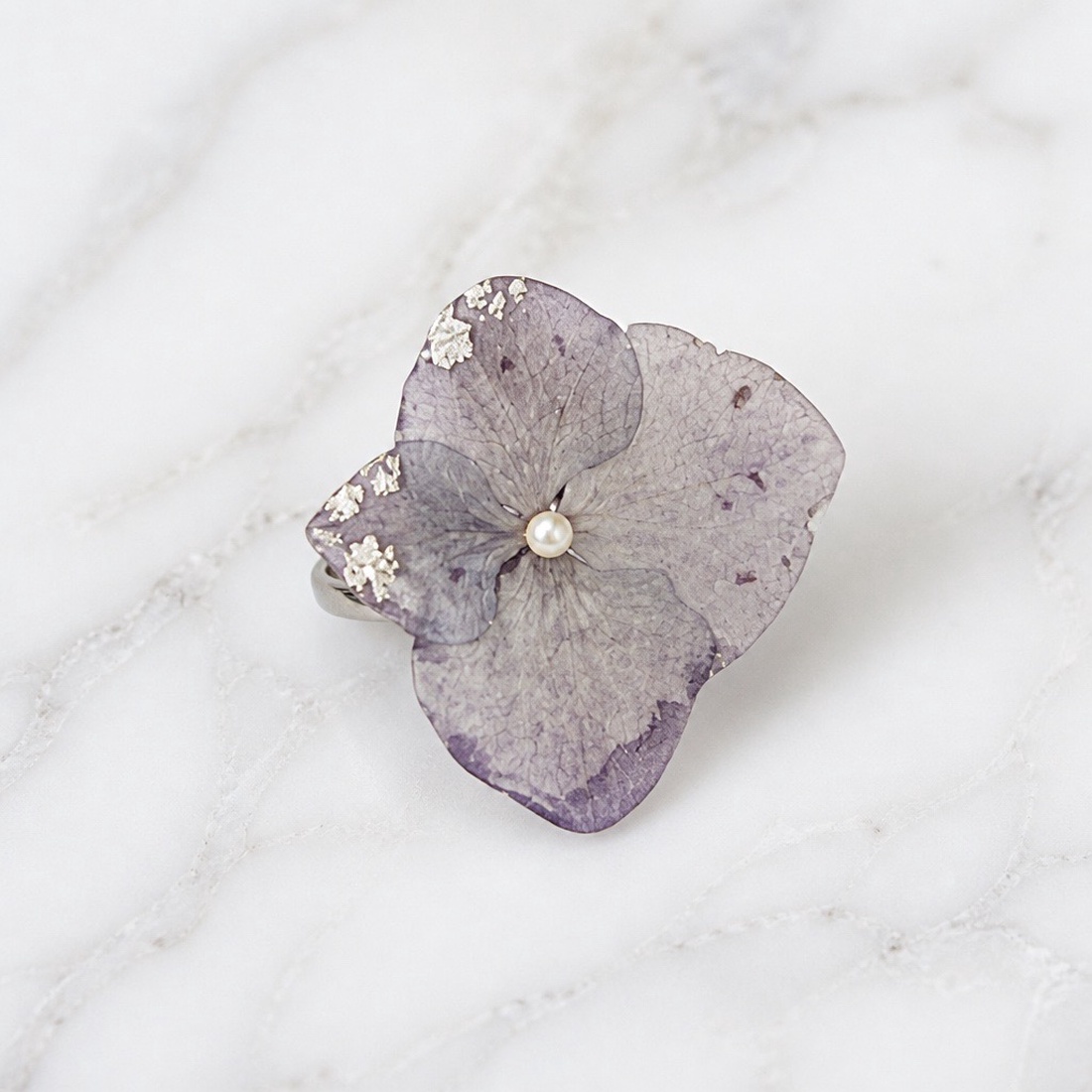 Inel handmade cu floare naturală de hortensie lila în rășină - bijuterii - inele - inele statement - Artynos.ro