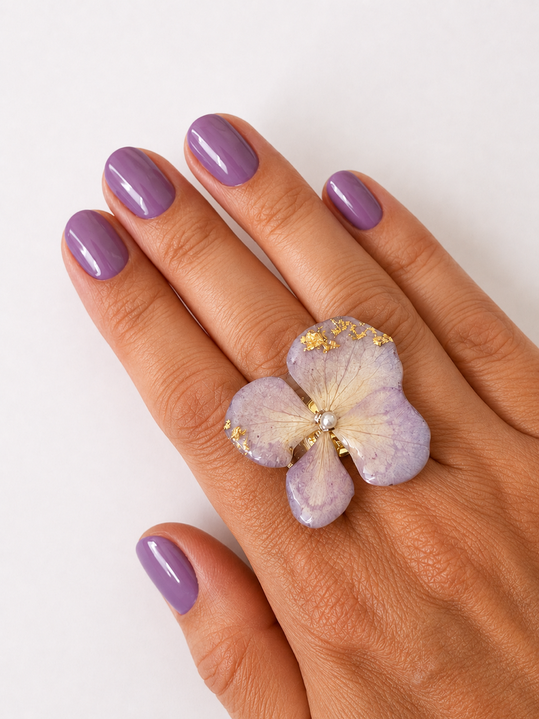 Inel handmade cu hortensie naturală mov și foiță aurie � Bijuterie unicat - bijuterii - inele - inele statement - Artynos.ro