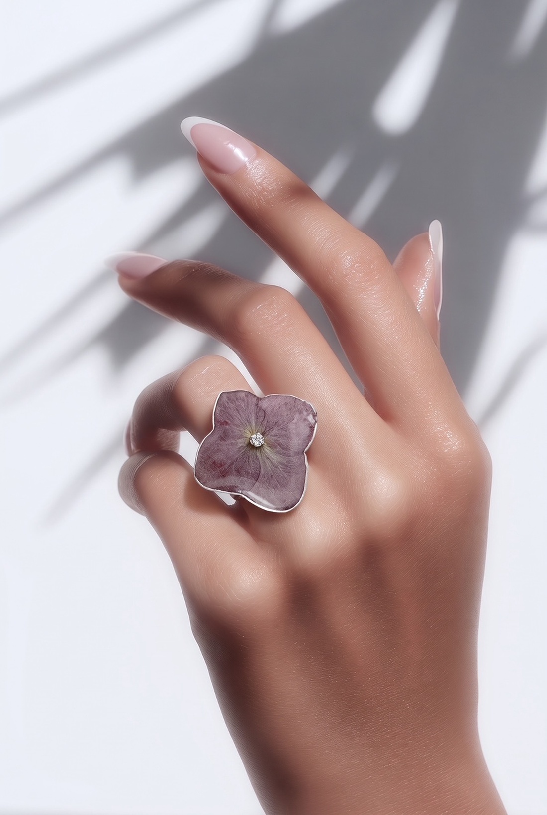 Inel handmade cu floare naturală violet în rășină - bijuterii - inele - inele statement - Artynos.ro