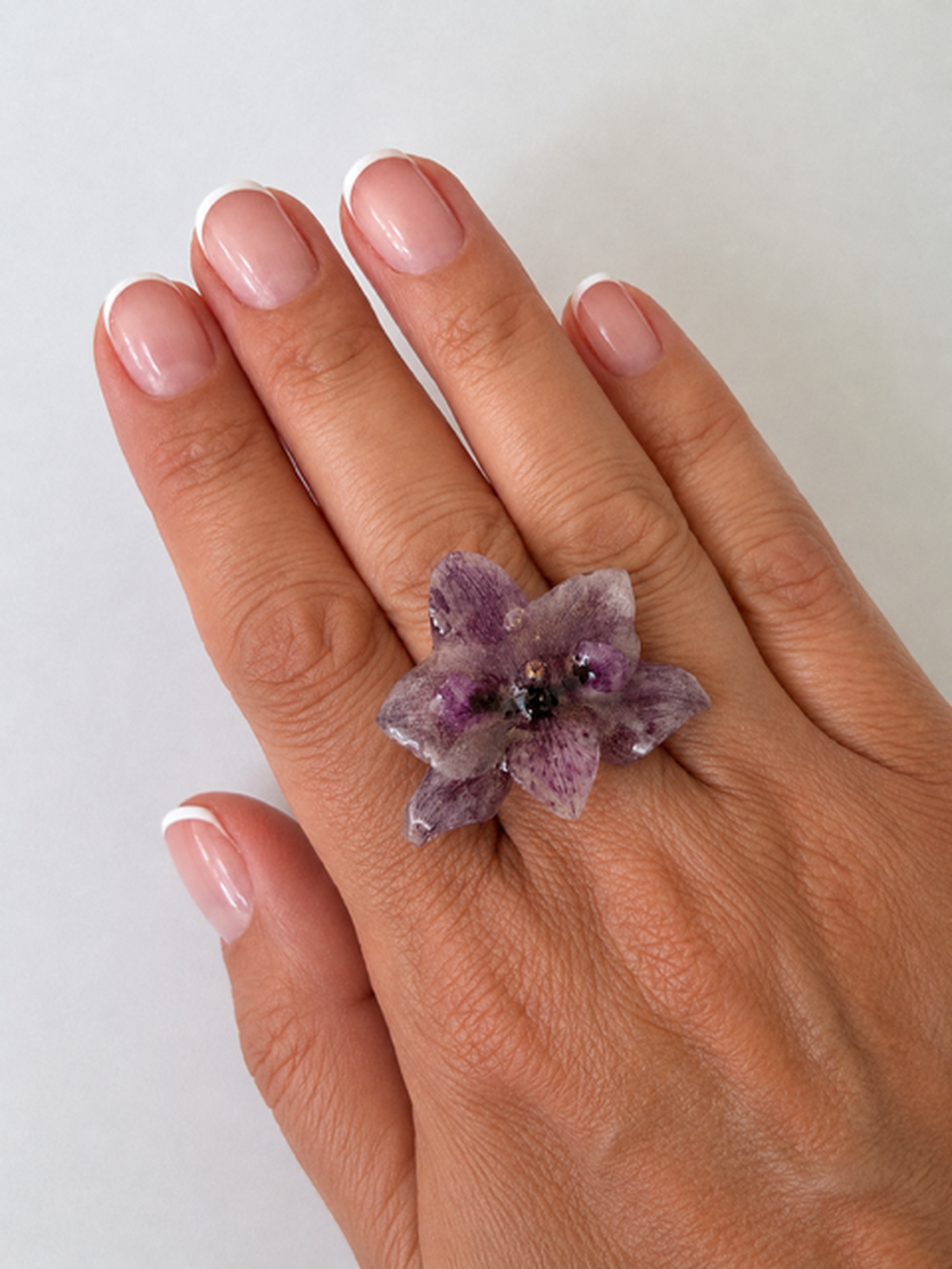 Inel handmade cu orhidee naturală mov în rășină �Inel handmade unicat - bijuterii - inele - inele statement - Artynos.ro