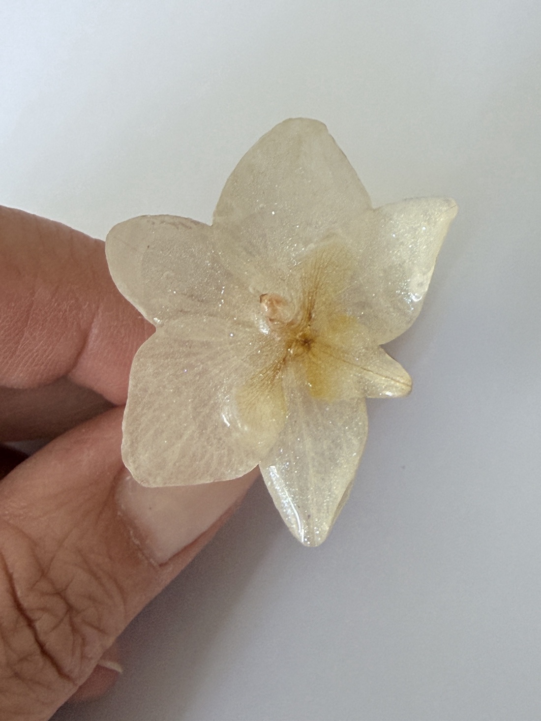 Inel handmade cu orhidee naturală albă în rășină � Bijuterie florală unicat - bijuterii - inele - inele statement - Artynos.ro