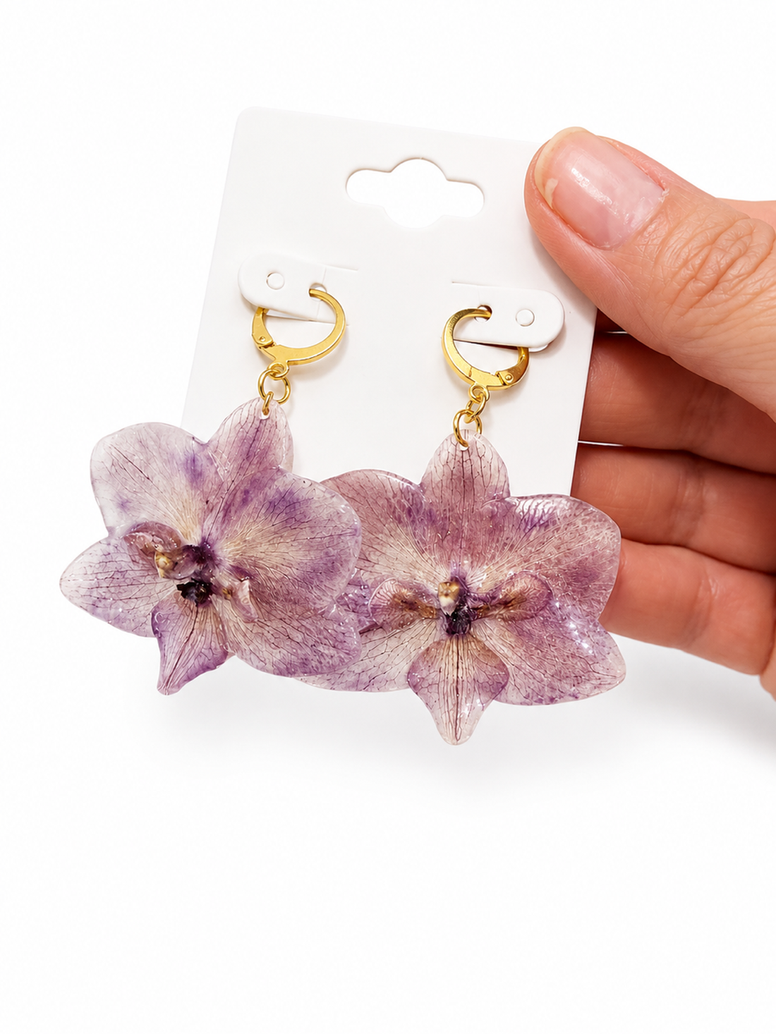 Cercei handmade cu orhidee roz-lila și tortiță aurie - Bijuterii din flori naturale - bijuterii - cercei - cercei din rășină - Artynos.ro