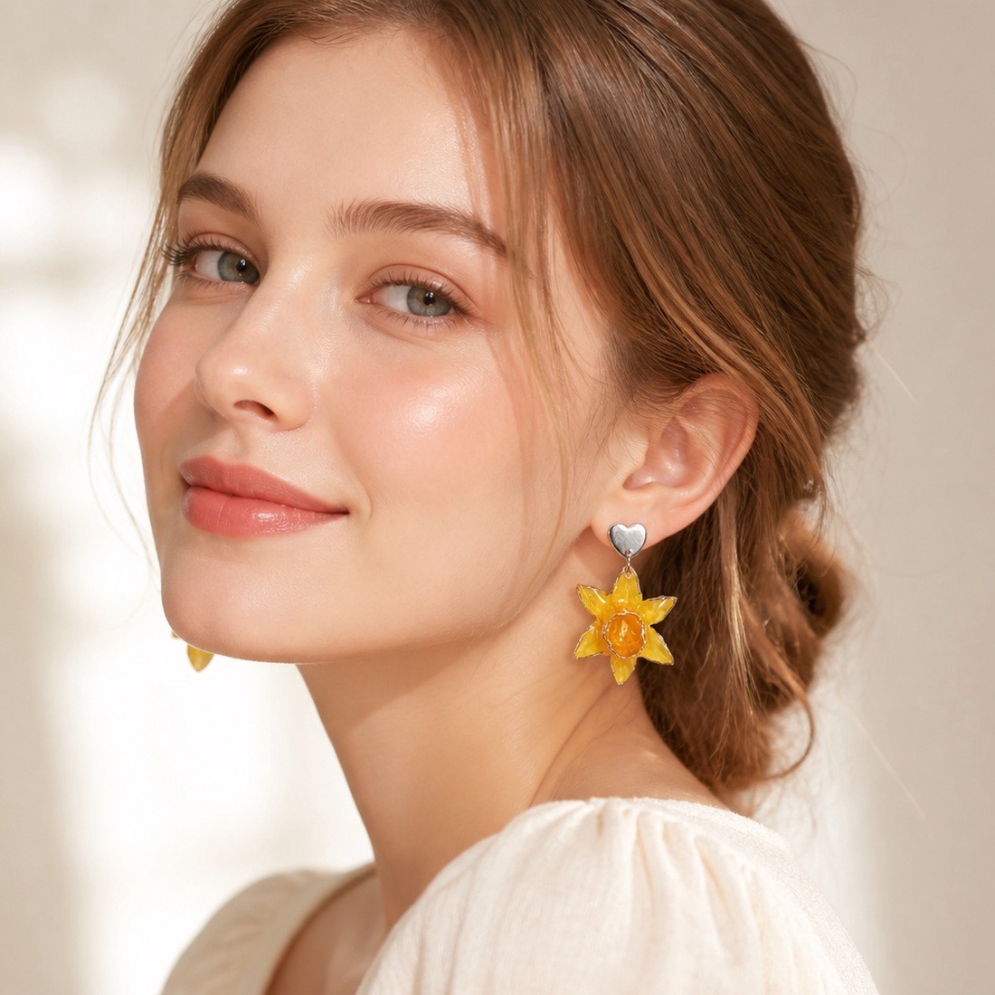 Cercei cu narcise naturale în rășină � Bijuterii handmade unicat - bijuterii - cercei - cercei din rășină - Artynos.ro