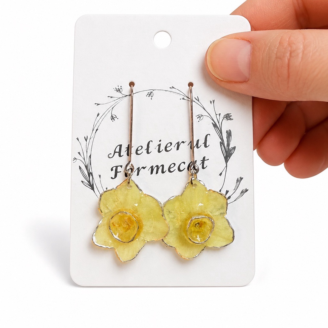 Cercei cu narcise naturale � Bijuterii handmade din flori reale - bijuterii - cercei - cercei din rășină - Artynos.ro