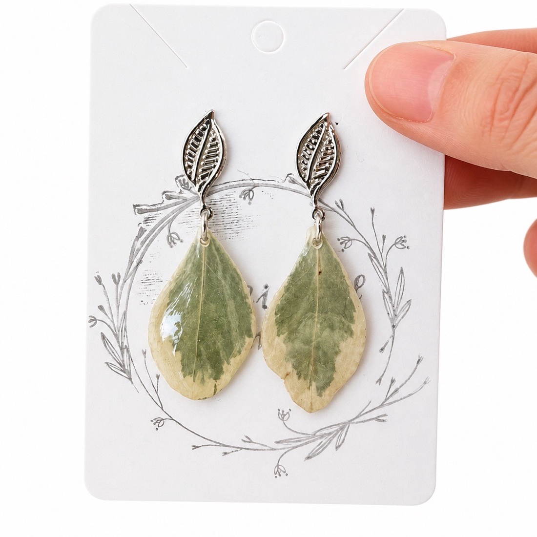 Cercei cu frunze naturale în rășină � bijuterii handmade unicat - bijuterii - cercei - cercei din rășină - Artynos.ro