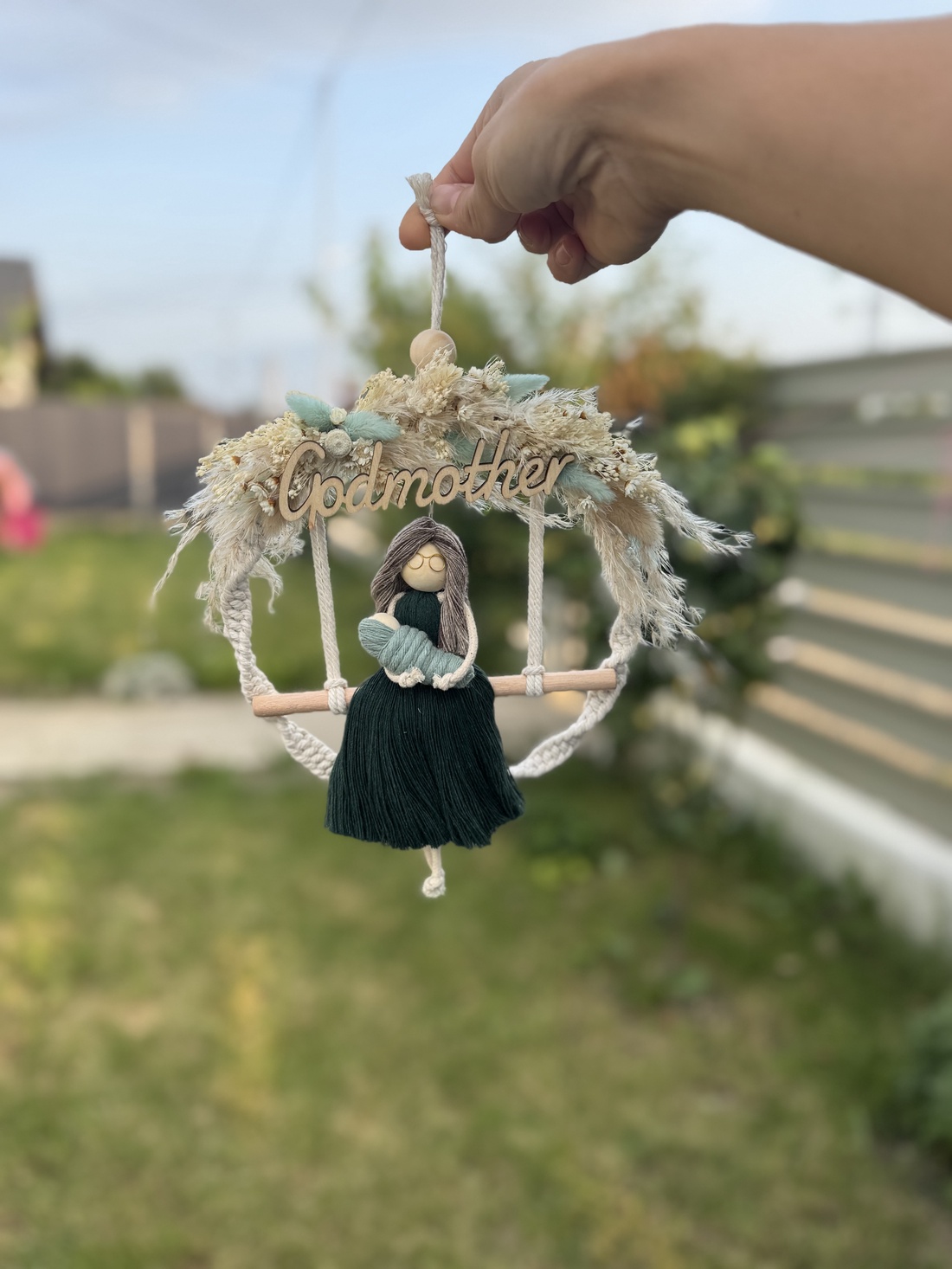 Ornament Cu Păpușă Macrame Cadou Prima Aniversare Botez Nasa sau Mama - casă & stil de viață - accesorii pentru decorat casa - decorațiuni de pereți, decorațiuni suspendate - decorațiuni perete, macramé - Artynos.ro Ornament Cu Păpușă Macrame Cadou Prima Aniversare Botez Nasa sau Mama - casă & stil de viață - accesorii pentru decorat casa - decorațiuni de pereți, decorațiuni suspendate - decorațiuni perete, macramé - Artynos.ro
