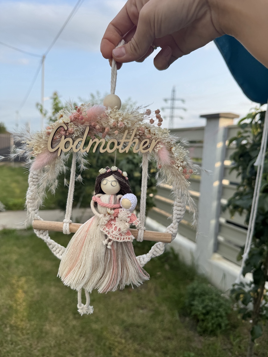 Ornament Cu Păpușă Macrame Cadou Prima Aniversare Botez Nasa sau Mama - casă & stil de viață - accesorii pentru decorat casa - decorațiuni de pereți, decorațiuni suspendate - decorațiuni perete, macramé - Artynos.ro Ornament Cu Păpușă Macrame Cadou Prima Aniversare Botez Nasa sau Mama - casă & stil de viață - accesorii pentru decorat casa - decorațiuni de pereți, decorațiuni suspendate - decorațiuni perete, macramé - Artynos.ro