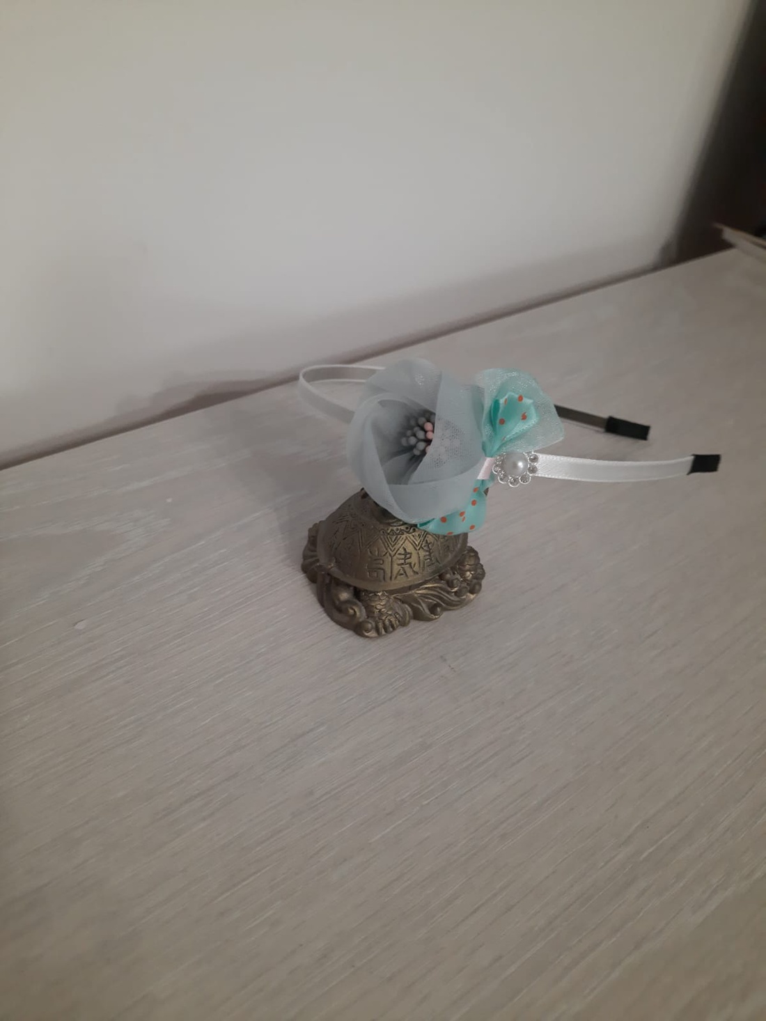 Cordeluta gri cu floare - îmbrăcăminte și modă - accesorii păr - accesorii de păr - Artynos.ro Cordeluta gri cu floare - îmbrăcăminte și modă - accesorii păr - accesorii de păr - Artynos.ro