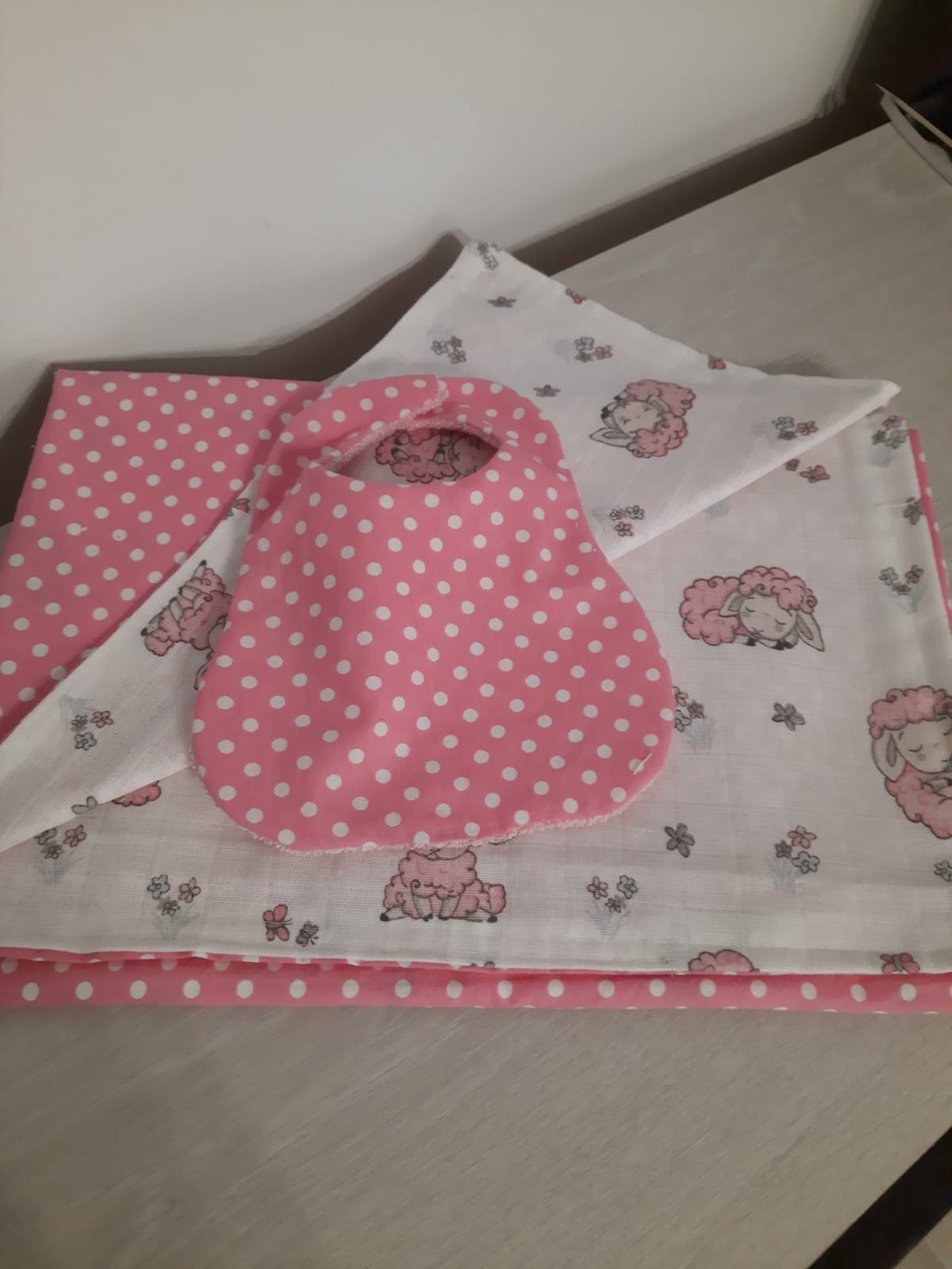 Set pled copii cu doua fete cu miei roz si buline - jucării și echipamente pentru copii - saci și seturi pentru copii - cearșaf, pătură, saltea copii - Artynos.ro Set pled copii cu doua fete cu miei roz si buline - jucării și echipamente pentru copii - saci și seturi pentru copii - cearșaf, pătură, saltea copii - Artynos.ro
