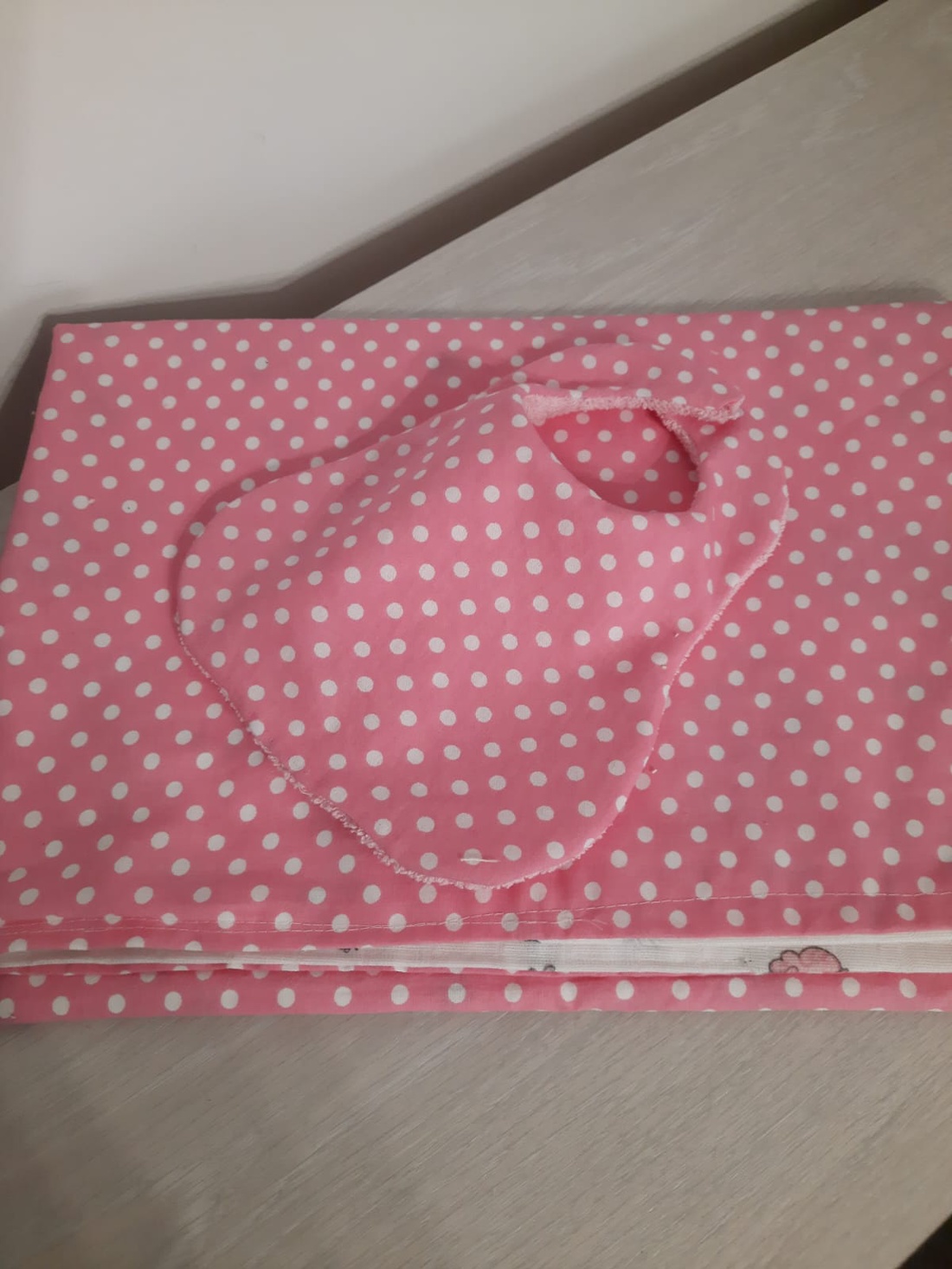 Set pled copii cu doua fete cu miei roz si buline - jucării și echipamente pentru copii - saci și seturi pentru copii - cearșaf, pătură, saltea copii - Artynos.ro Set pled copii cu doua fete cu miei roz si buline - jucării și echipamente pentru copii - saci și seturi pentru copii - cearșaf, pătură, saltea copii - Artynos.ro