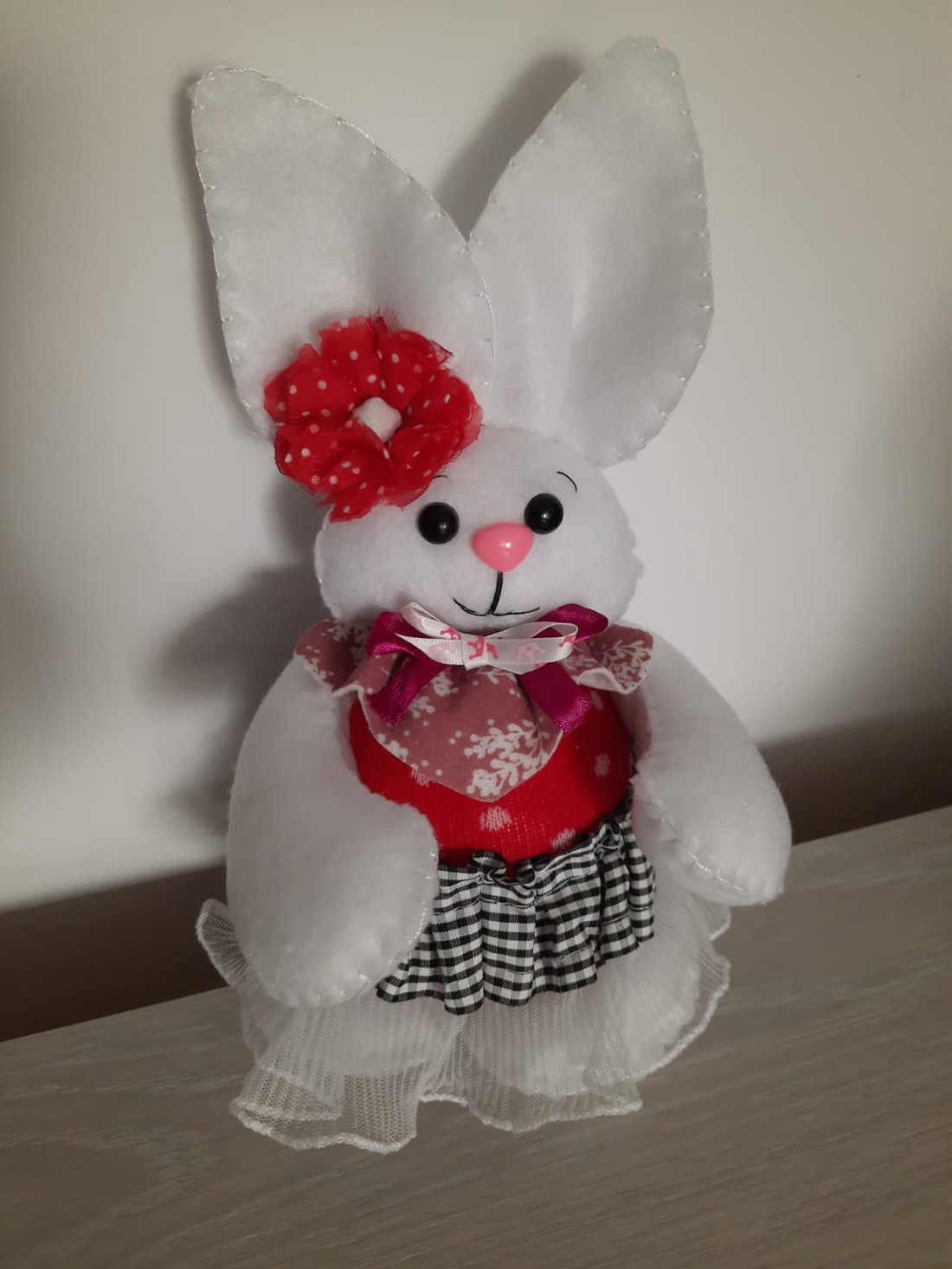 Decoratiune iepuras cu floare rosie - casă & stil de viață - echipament pentru camera copiilor - decorațiuni pentru camera copilului - Artynos.ro Decoratiune iepuras cu floare rosie - casă & stil de viață - echipament pentru camera copiilor - decorațiuni pentru camera copilului - Artynos.ro