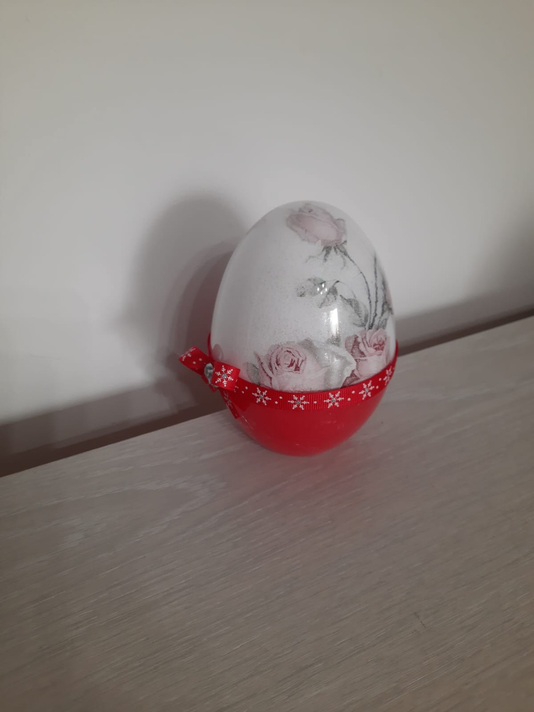 Decoratiune ou vertical cu model trandafiri - casă & stil de viață - accesorii pentru decorat casa - decorațiuni de masă și decorațiuni pentru rafturi - decorațiuni de masă - Artynos.ro Decoratiune ou vertical cu model trandafiri - casă & stil de viață - accesorii pentru decorat casa - decorațiuni de masă și decorațiuni pentru rafturi - decorațiuni de masă - Artynos.ro