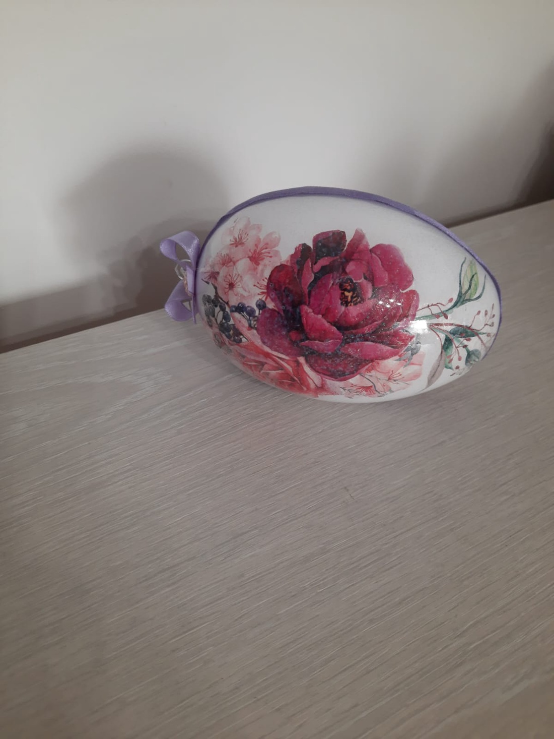 Decoratiune ou mare, cu flori rosii - casă & stil de viață - accesorii pentru decorat casa - decorațiuni de masă și decorațiuni pentru rafturi - decorațiuni de masă - Artynos.ro Decoratiune ou mare, cu flori rosii - casă & stil de viață - accesorii pentru decorat casa - decorațiuni de masă și decorațiuni pentru rafturi - decorațiuni de masă - Artynos.ro
