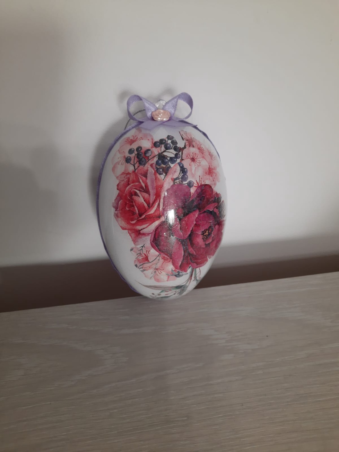 Decoratiune ou mare, cu flori rosii - casă & stil de viață - accesorii pentru decorat casa - decorațiuni de masă și decorațiuni pentru rafturi - decorațiuni de masă - Artynos.ro Decoratiune ou mare, cu flori rosii - casă & stil de viață - accesorii pentru decorat casa - decorațiuni de masă și decorațiuni pentru rafturi - decorațiuni de masă - Artynos.ro