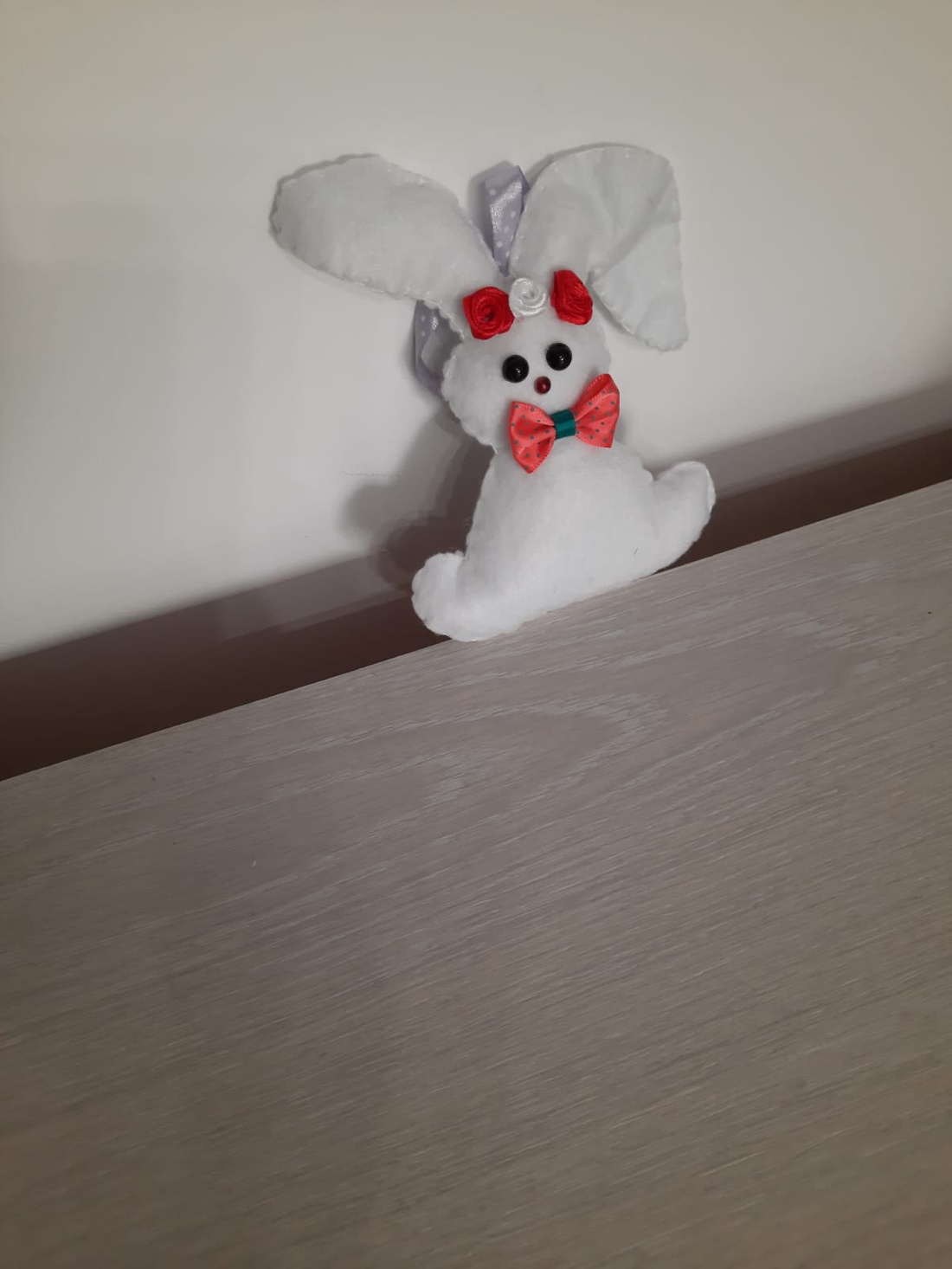 Decoratiune iepuras alb - jucării și echipamente pentru copii - plușuri - iepure de pluș - Artynos.ro Decoratiune iepuras alb - jucării și echipamente pentru copii - plușuri - iepure de pluș - Artynos.ro