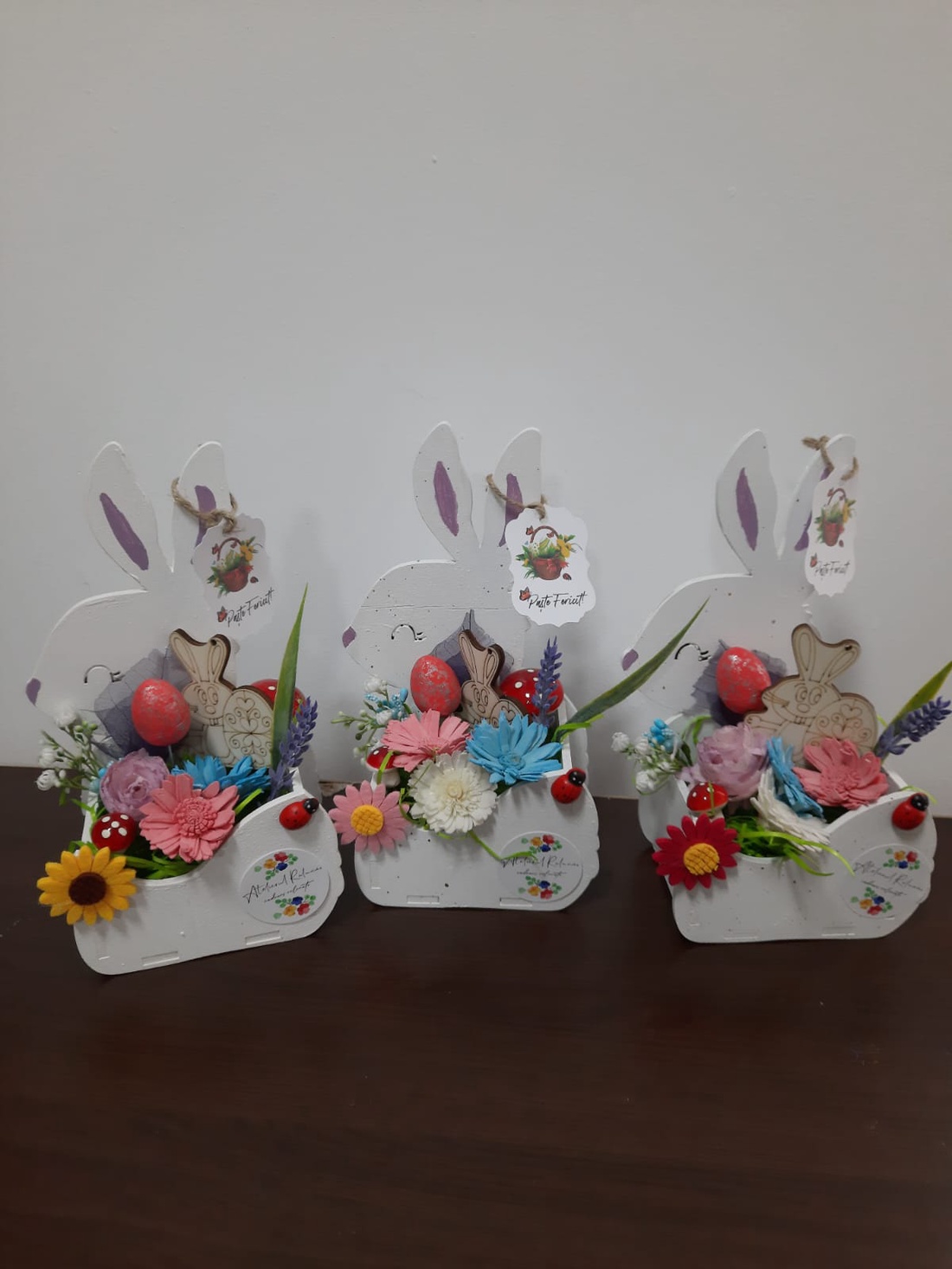 Cutie in forma de iepuras cu flori - casă & stil de viață - accesorii pentru decorat casa - decorațiuni de masă și decorațiuni pentru rafturi - decorațiuni de masă - Artynos.ro Cutie in forma de iepuras cu flori - casă & stil de viață - accesorii pentru decorat casa - decorațiuni de masă și decorațiuni pentru rafturi - decorațiuni de masă - Artynos.ro