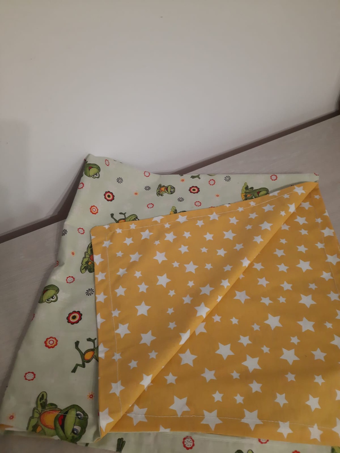 Pled cu doua fete cu broscute - casă & stil de viață - echipament pentru camera copiilor - pături pentru copii - Artynos.ro Pled cu doua fete cu broscute - casă & stil de viață - echipament pentru camera copiilor - pături pentru copii - Artynos.ro