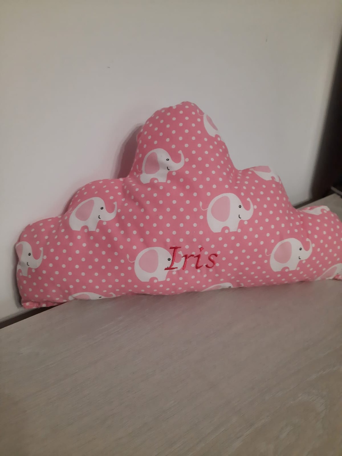 Pernuta decorativa norisor roz cu elefantei - casă & stil de viață - echipament pentru camera copiilor - pernă decor pentru copii - Artynos.ro Pernuta decorativa norisor roz cu elefantei - casă & stil de viață - echipament pentru camera copiilor - pernă decor pentru copii - Artynos.ro