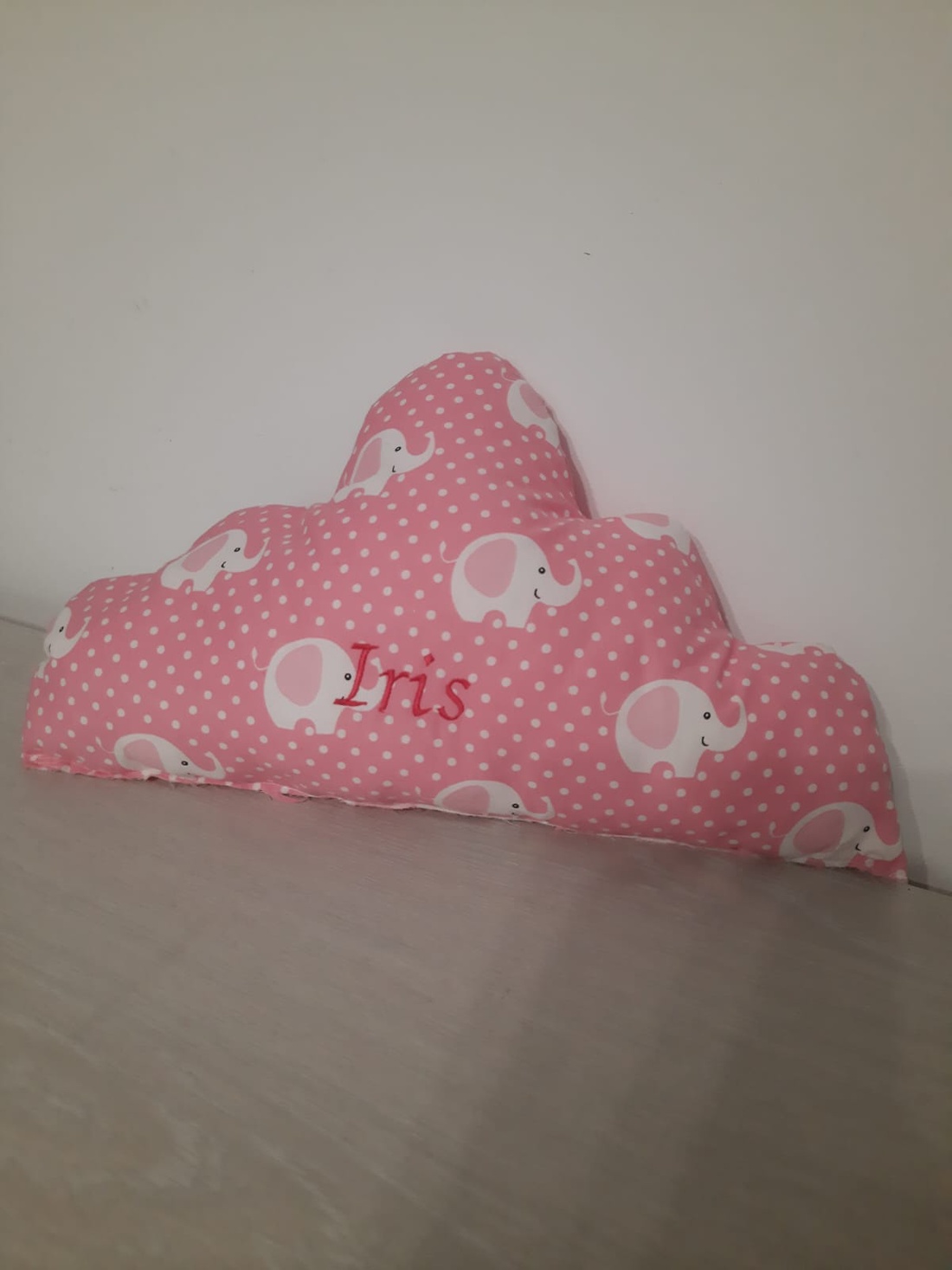 Pernuta decorativa norisor roz cu elefantei - casă & stil de viață - echipament pentru camera copiilor - pernă decor pentru copii - Artynos.ro Pernuta decorativa norisor roz cu elefantei - casă & stil de viață - echipament pentru camera copiilor - pernă decor pentru copii - Artynos.ro